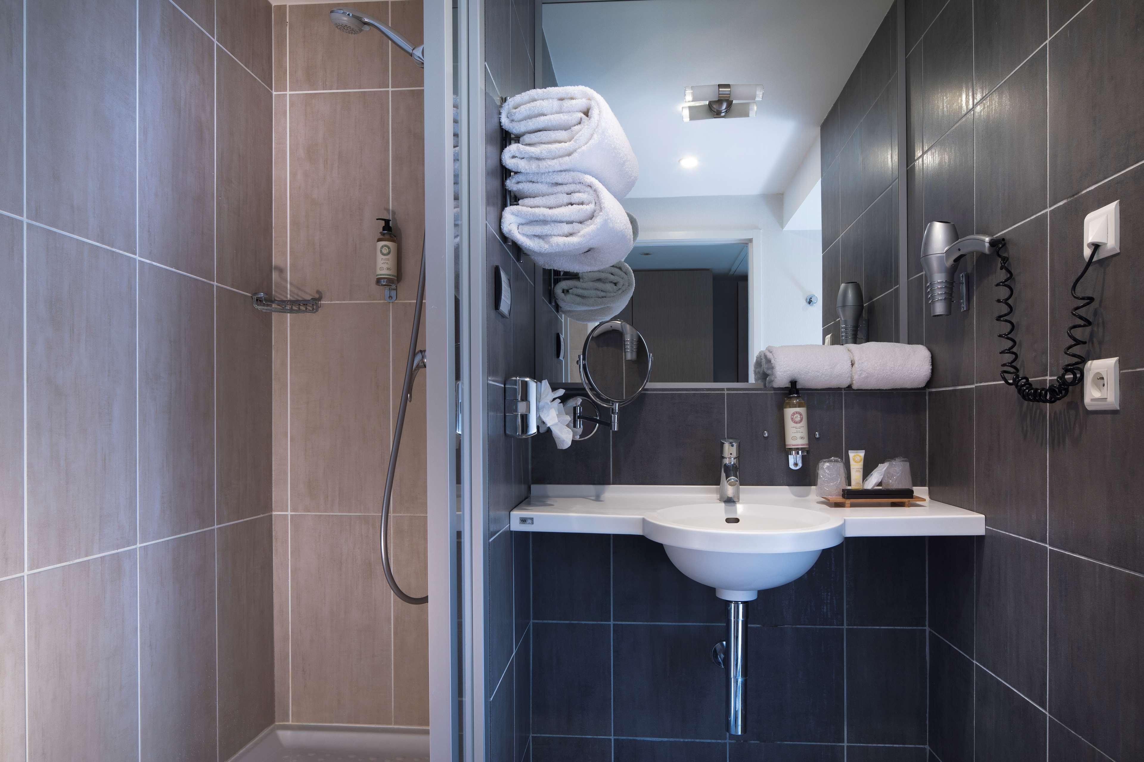 Double Queen Size Bed