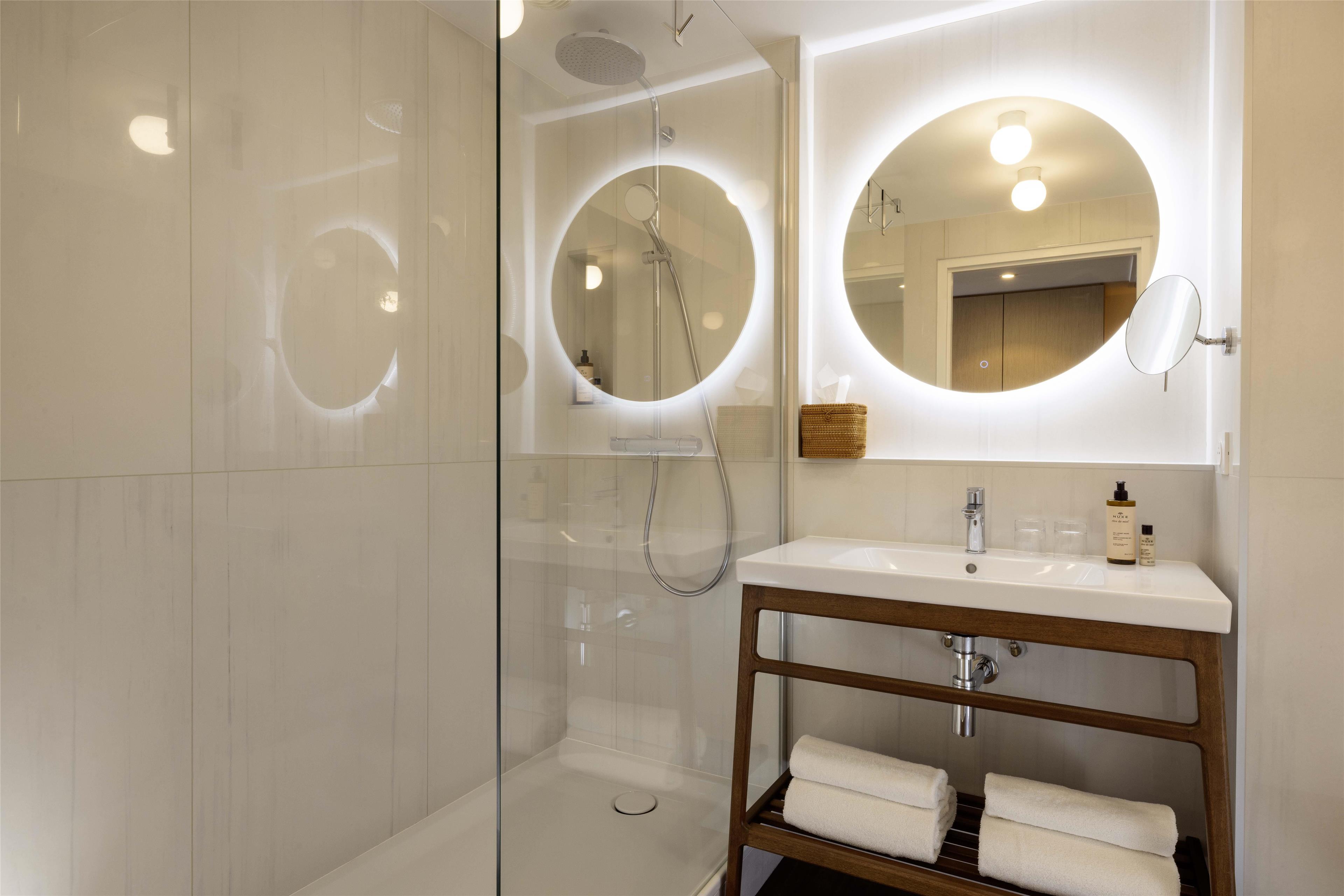 Double Queen Size Bed