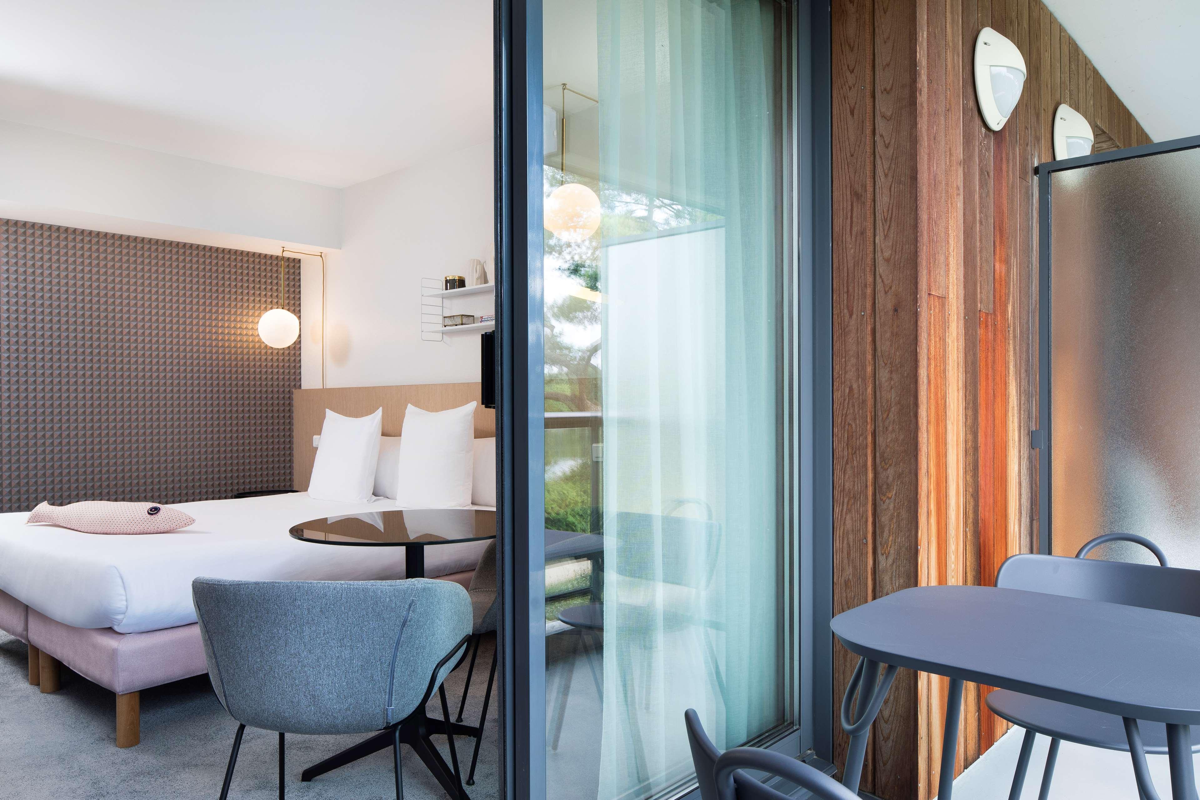 Double Queen Size Bed