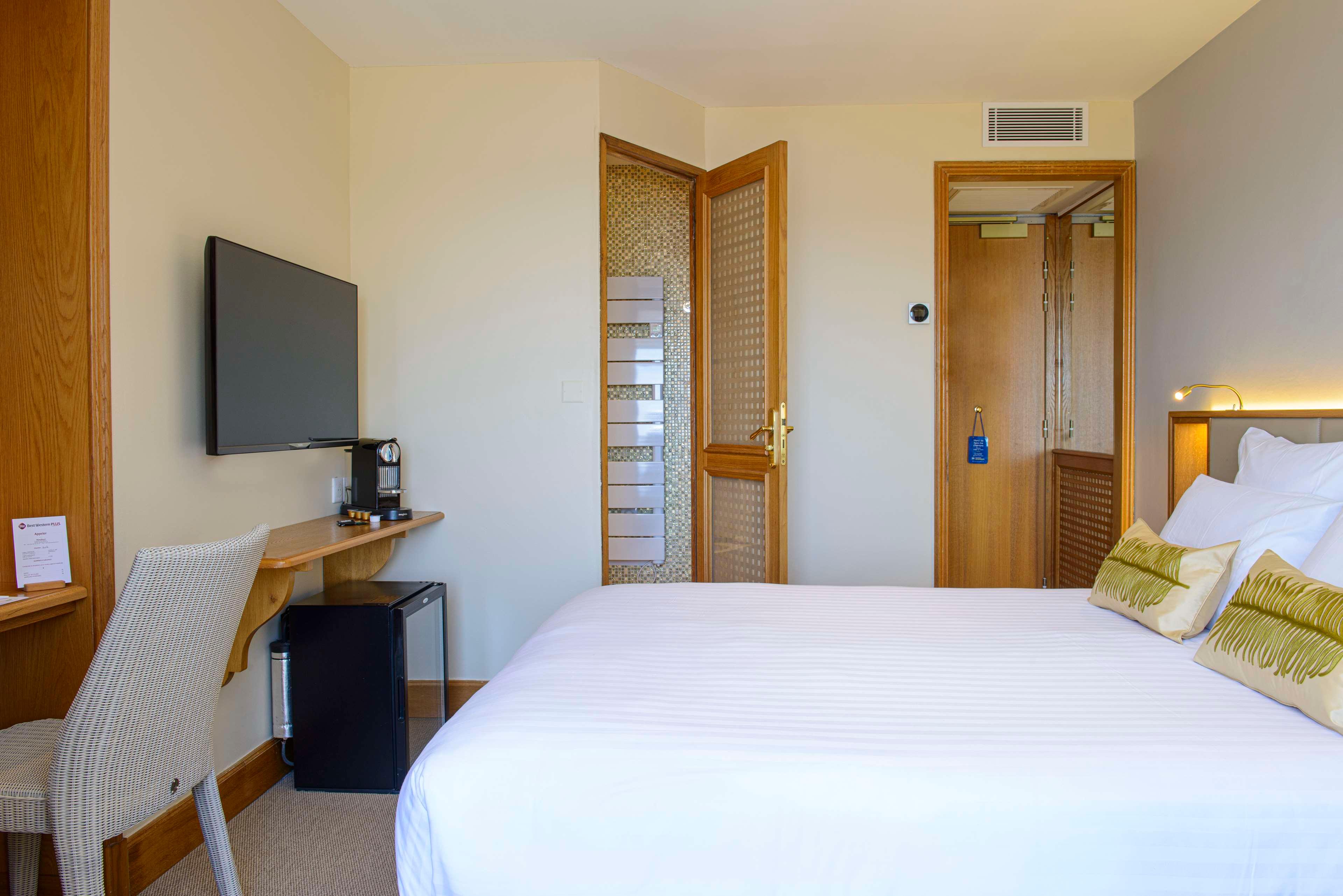 Double Queen Bed Non Smoking