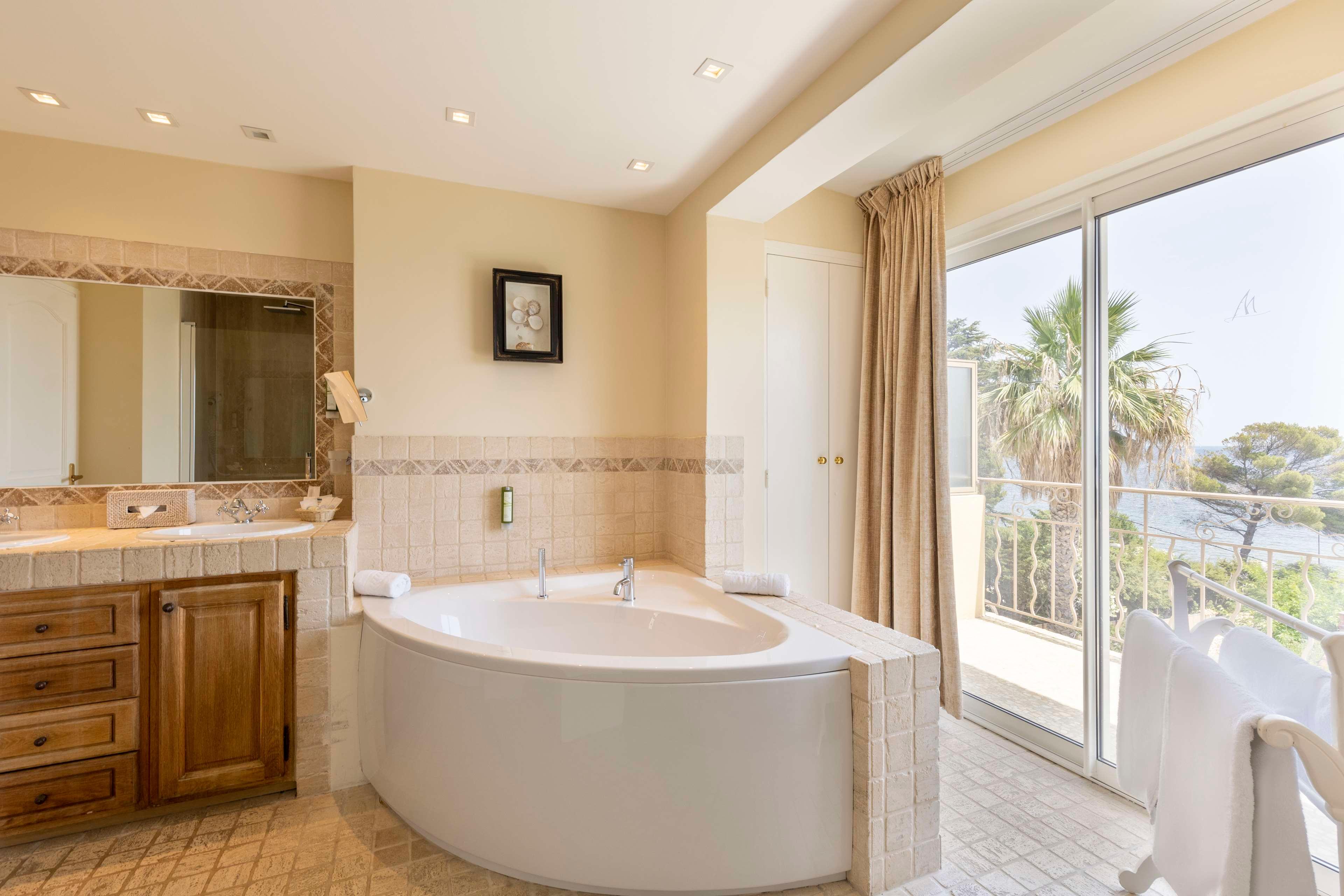 Suite King Bed Non Smoking