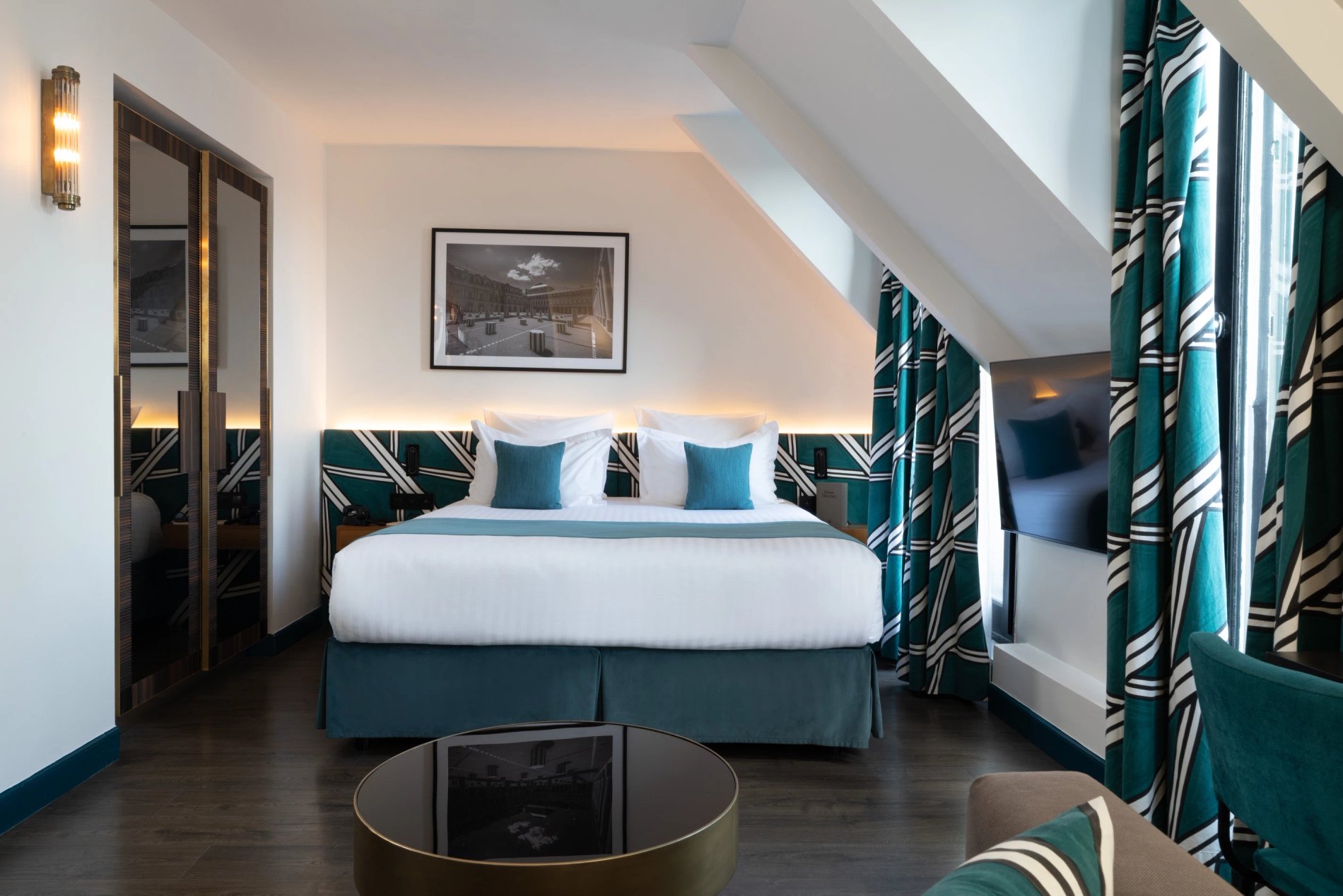 Junior Suite King Size Bed