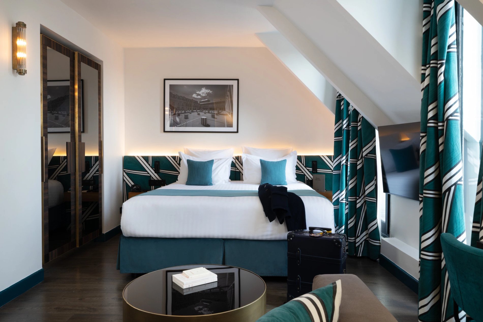 Junior Suite King Size Bed