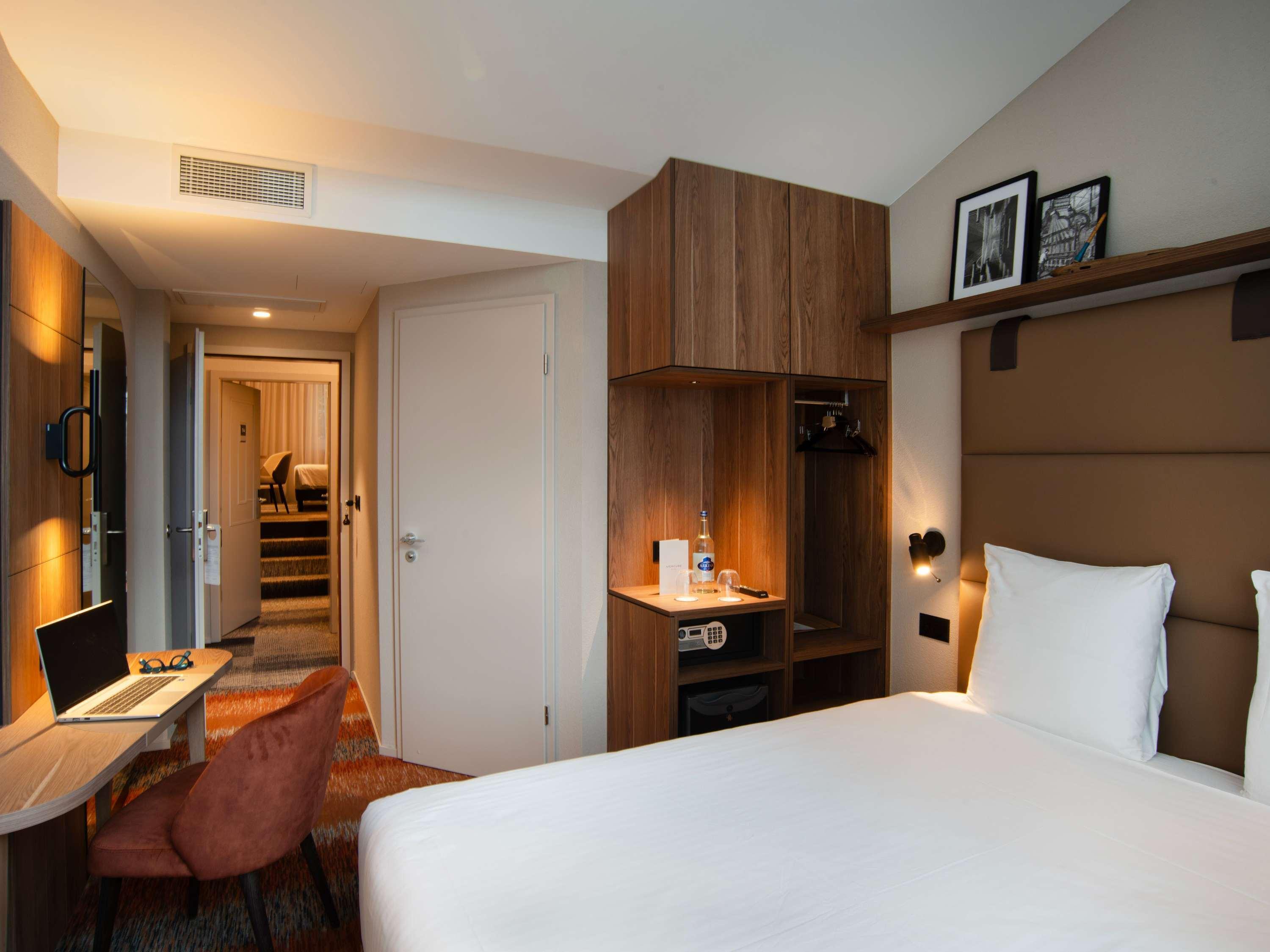 Double Queen Size Bed