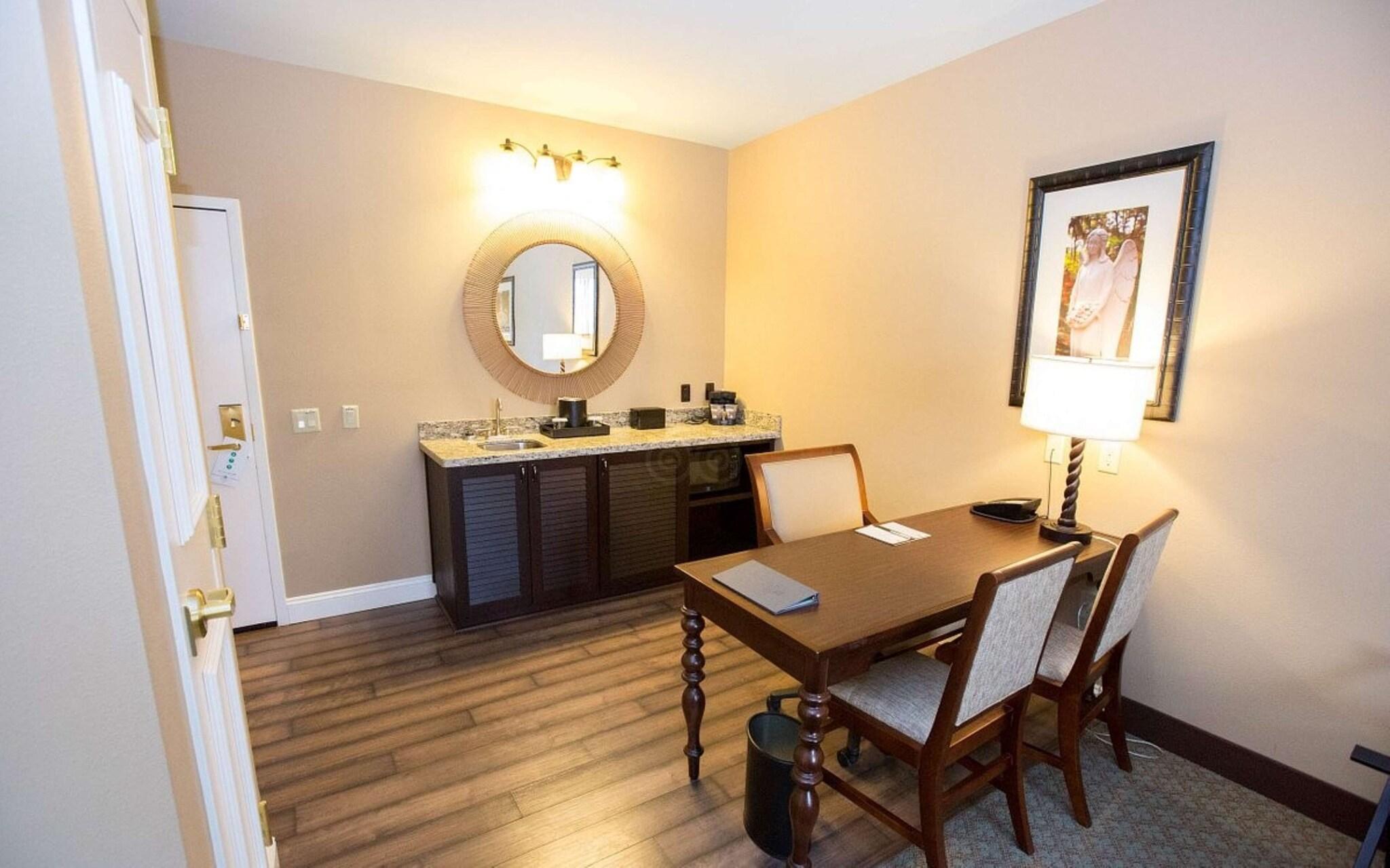 Quadruple Two Queen Beds Non Smoking