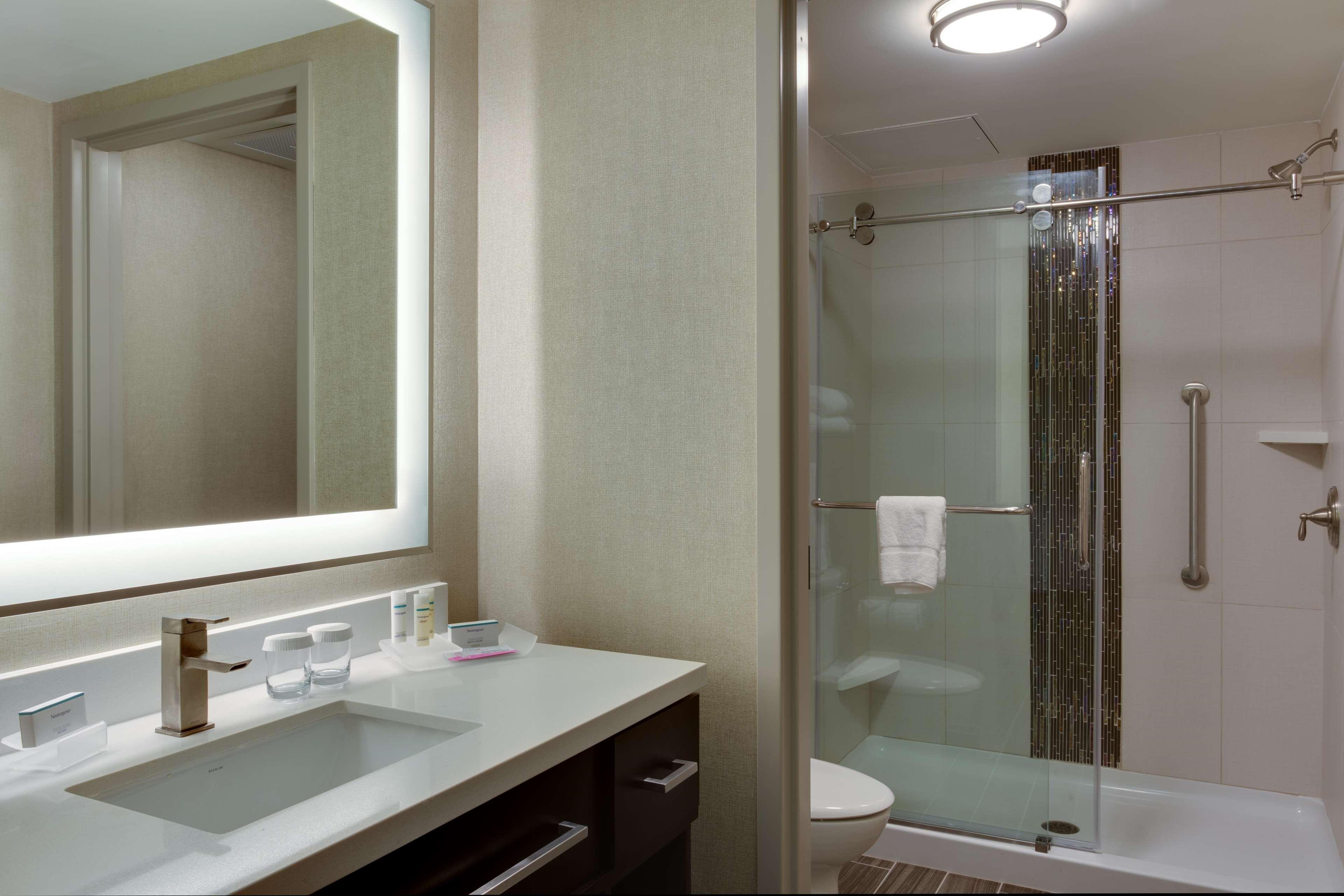 Double City View Queen Bed