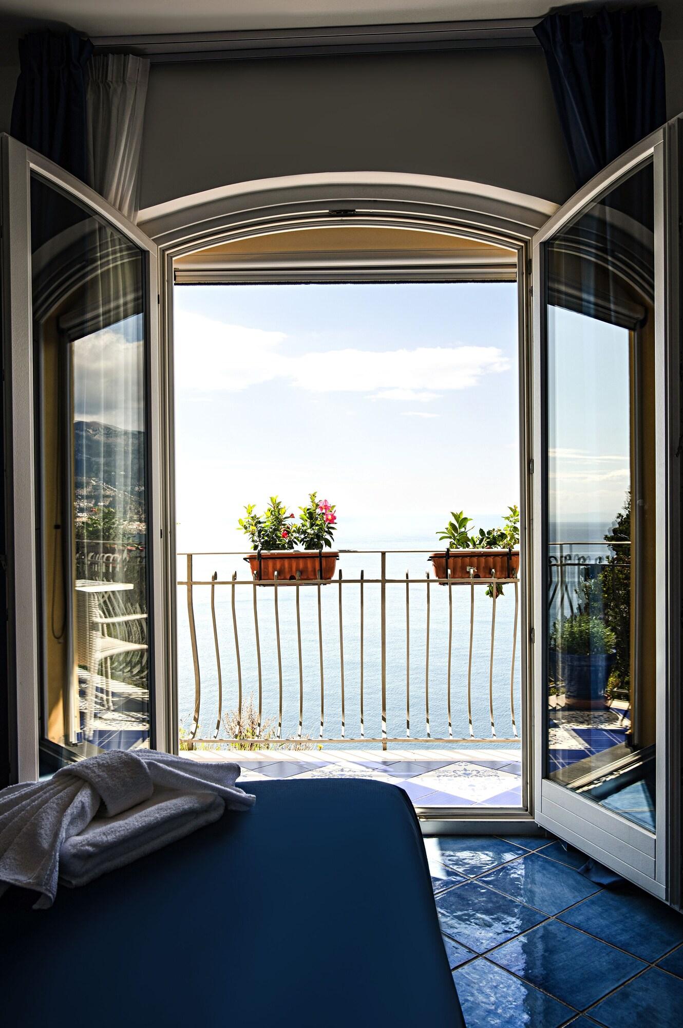 Double Deluxe Sea View with Balcony