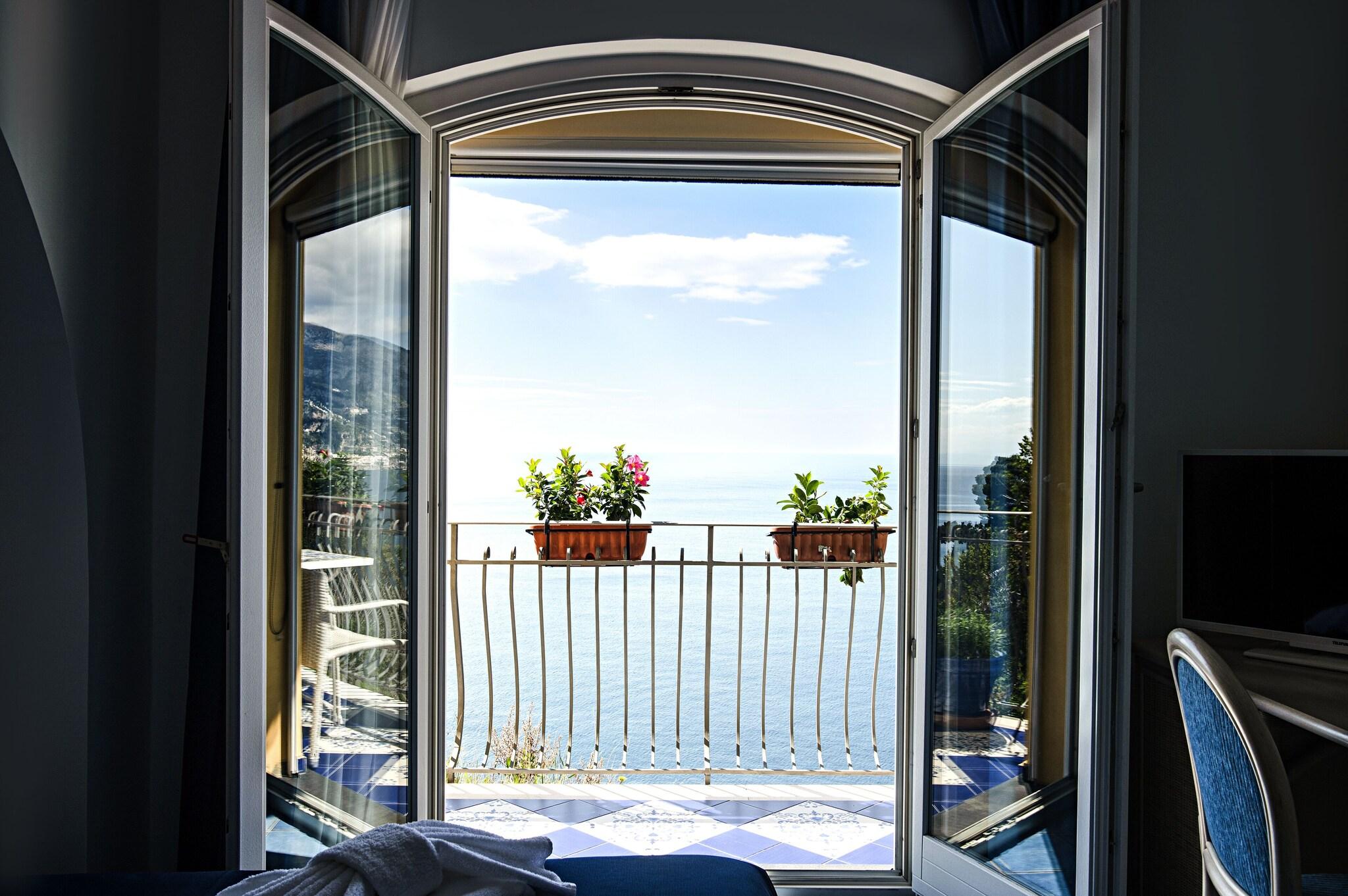 Double Deluxe Sea View with Balcony