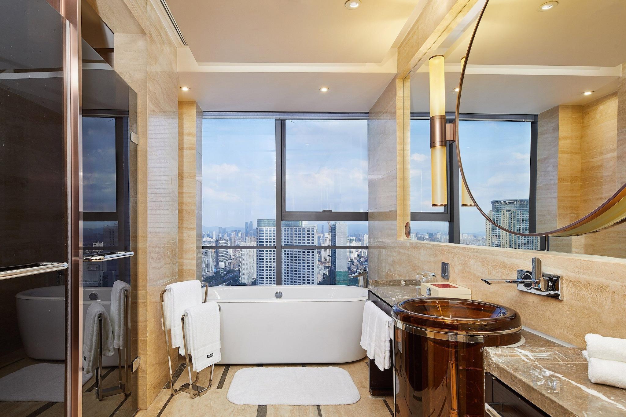 Junior Suite Smoking with Views