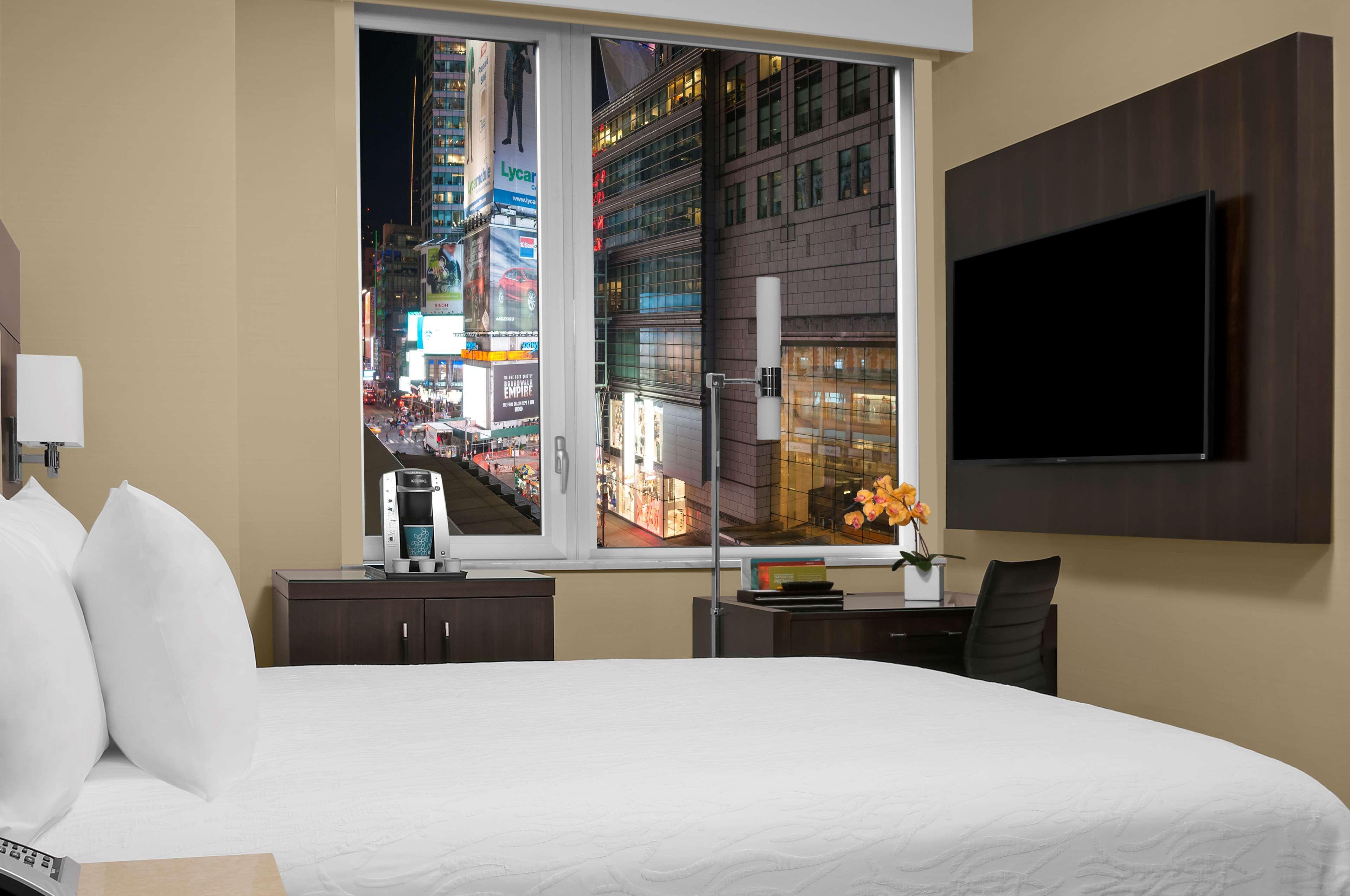 Double City View Queen Bed