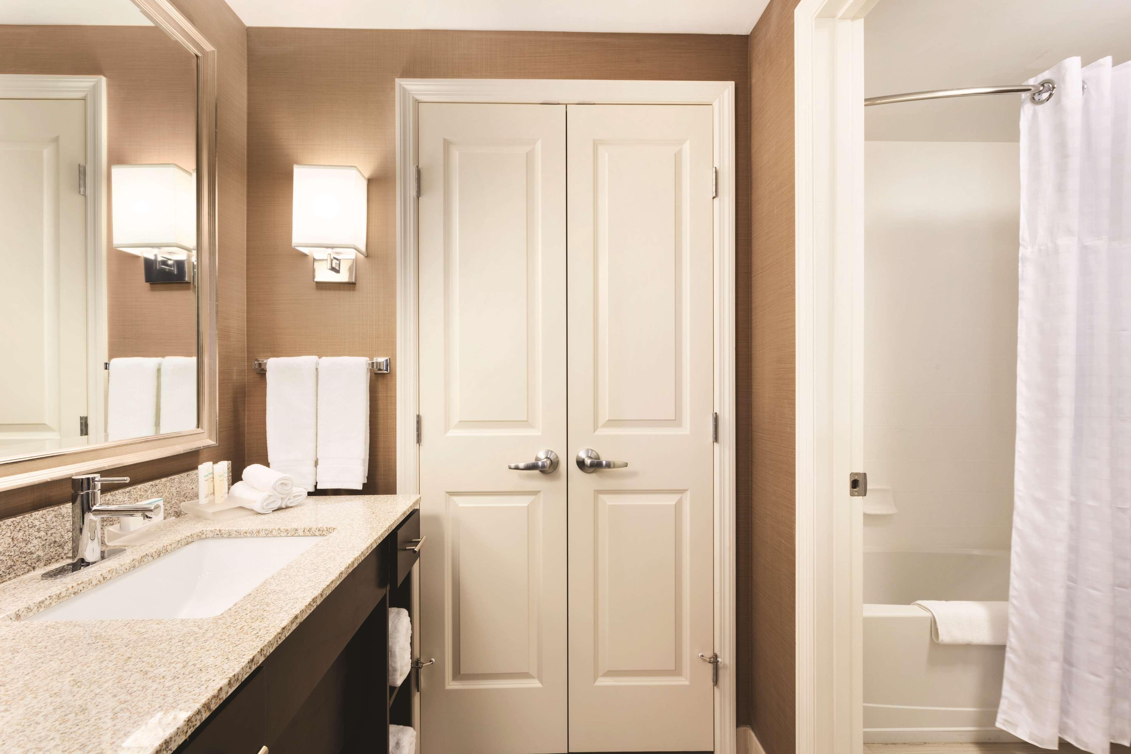 Suite Two Queen Beds One Bedroom