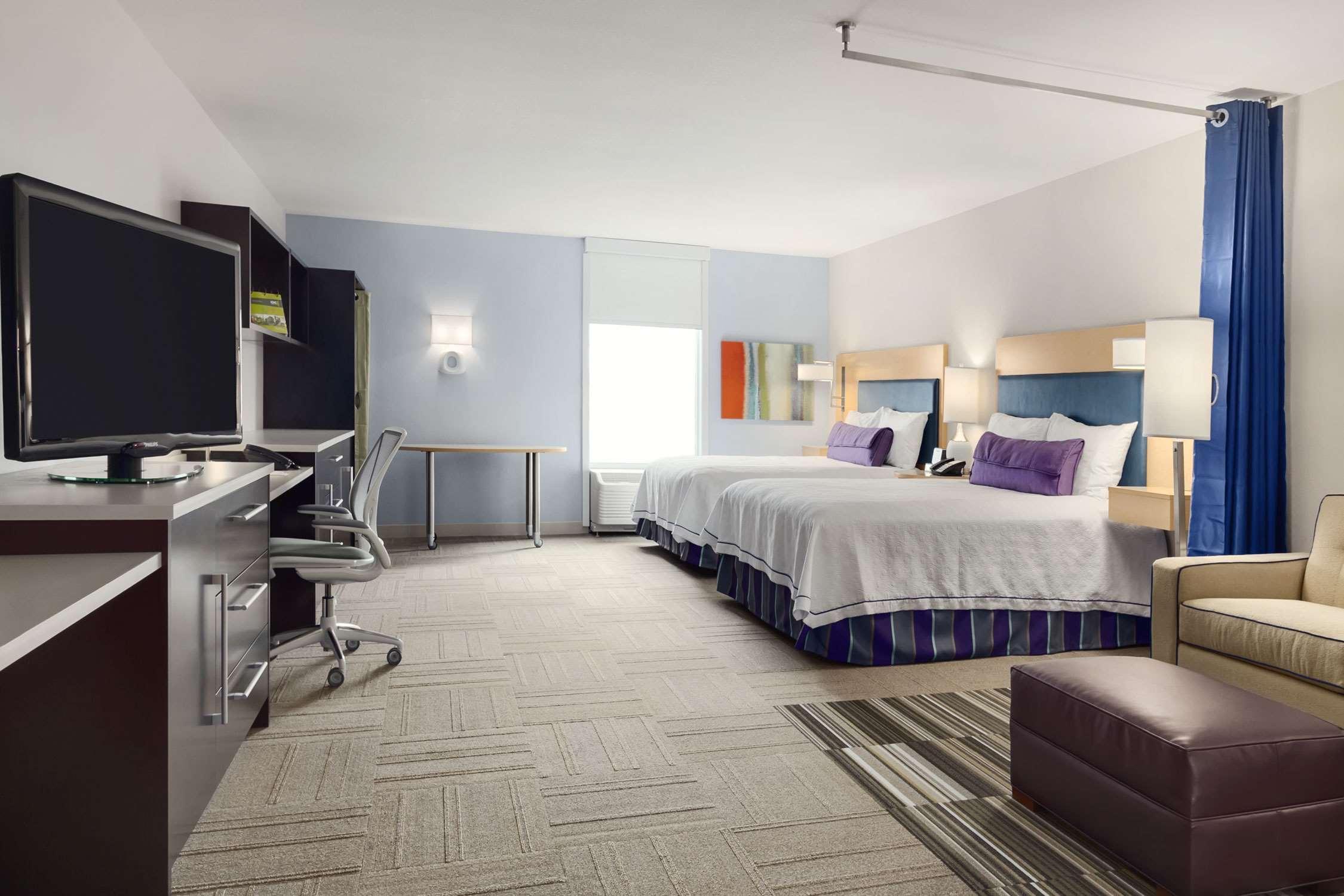 Studio Two Queen Beds Non Smoking