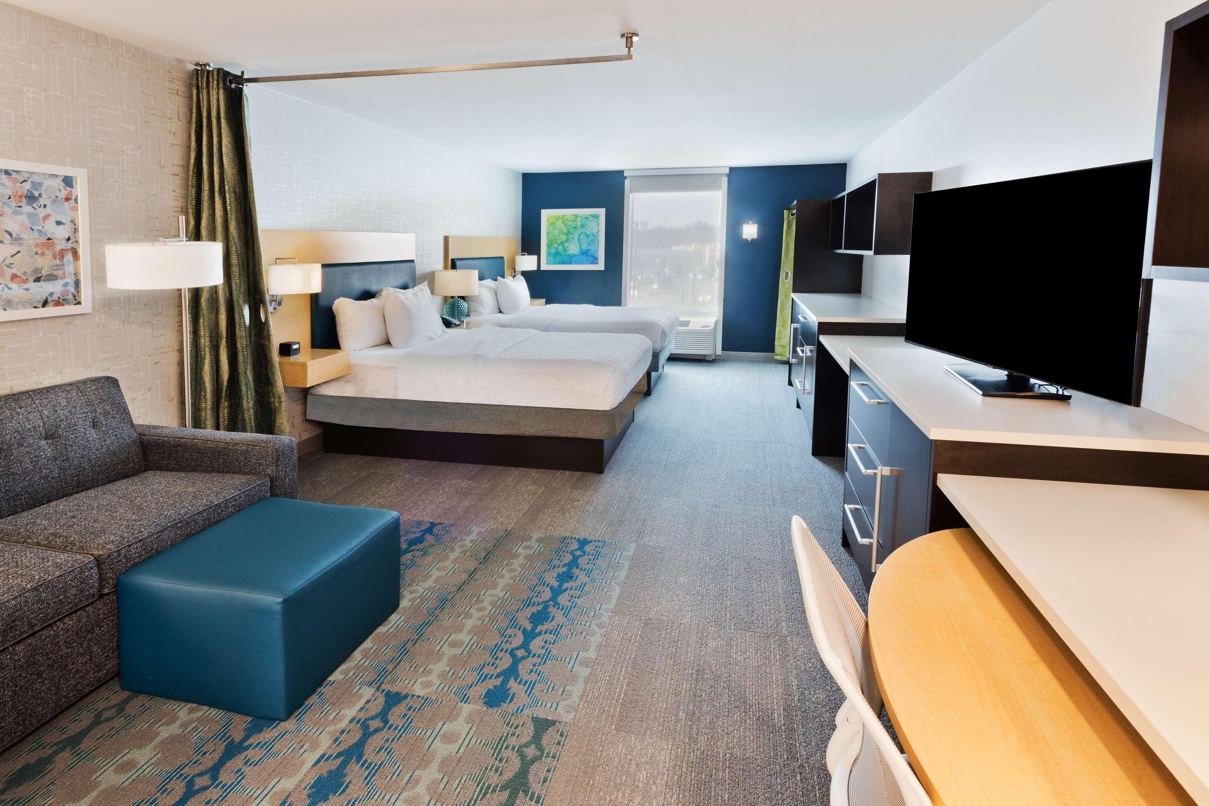 Studio Two Queen Beds Non Smoking