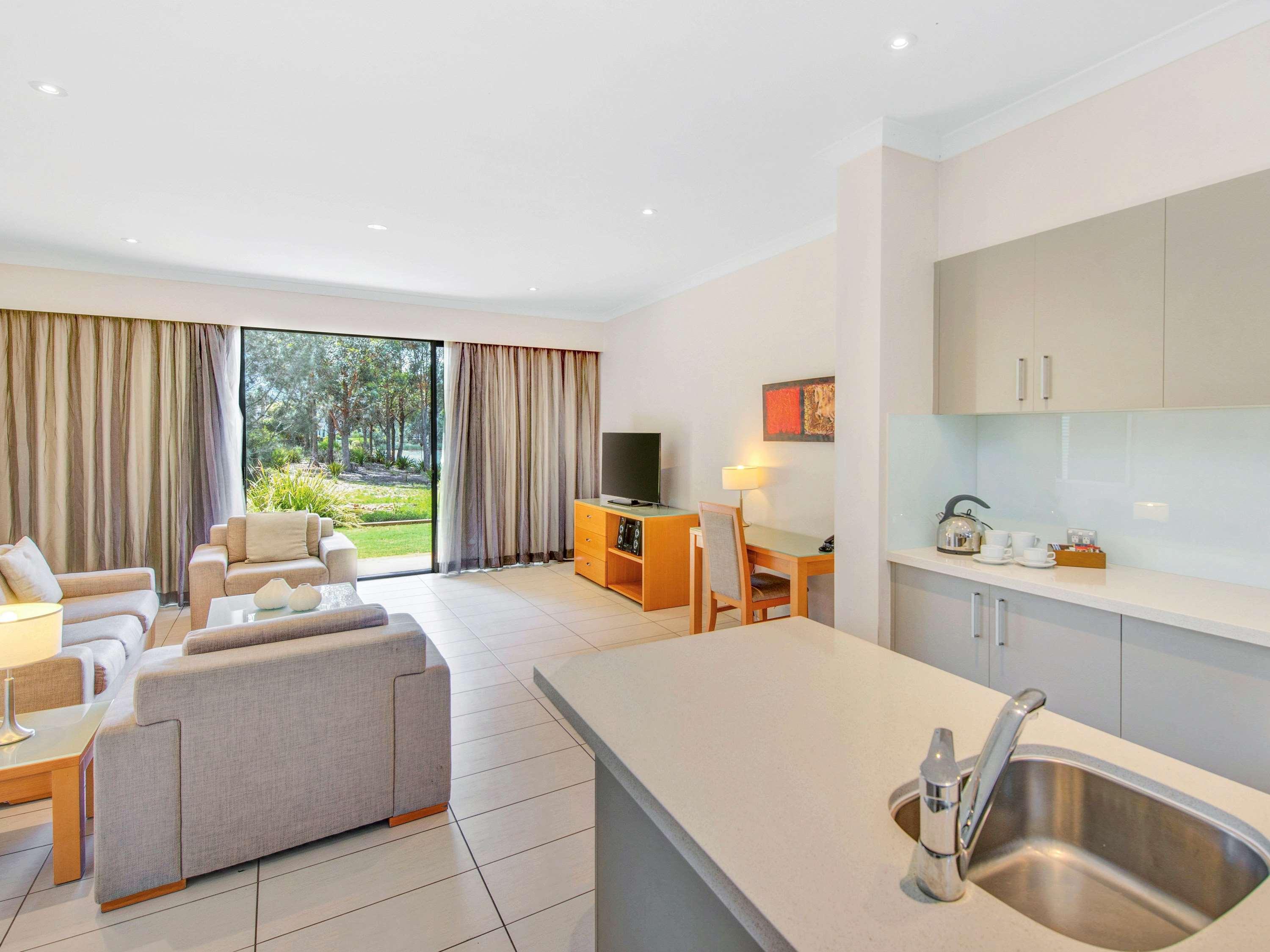 Apartment Queen Size Bed