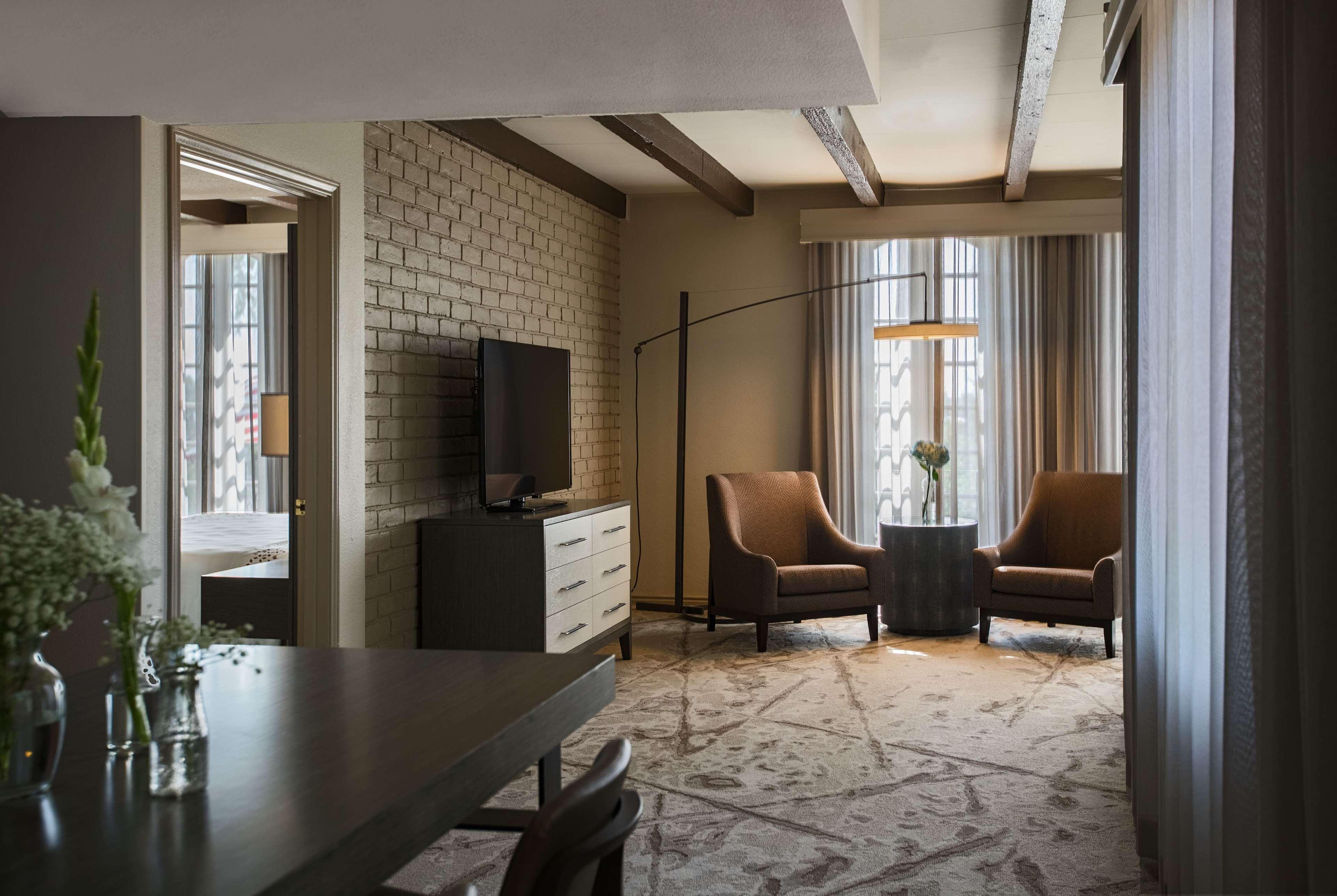 Suite Deluxe King Bed