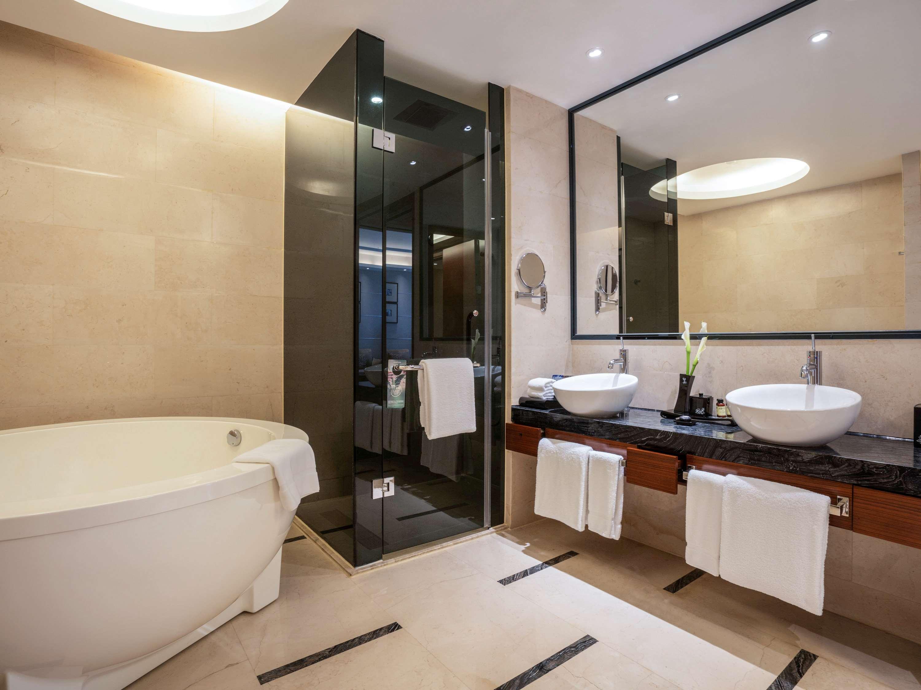 Suite Deluxe King Bed