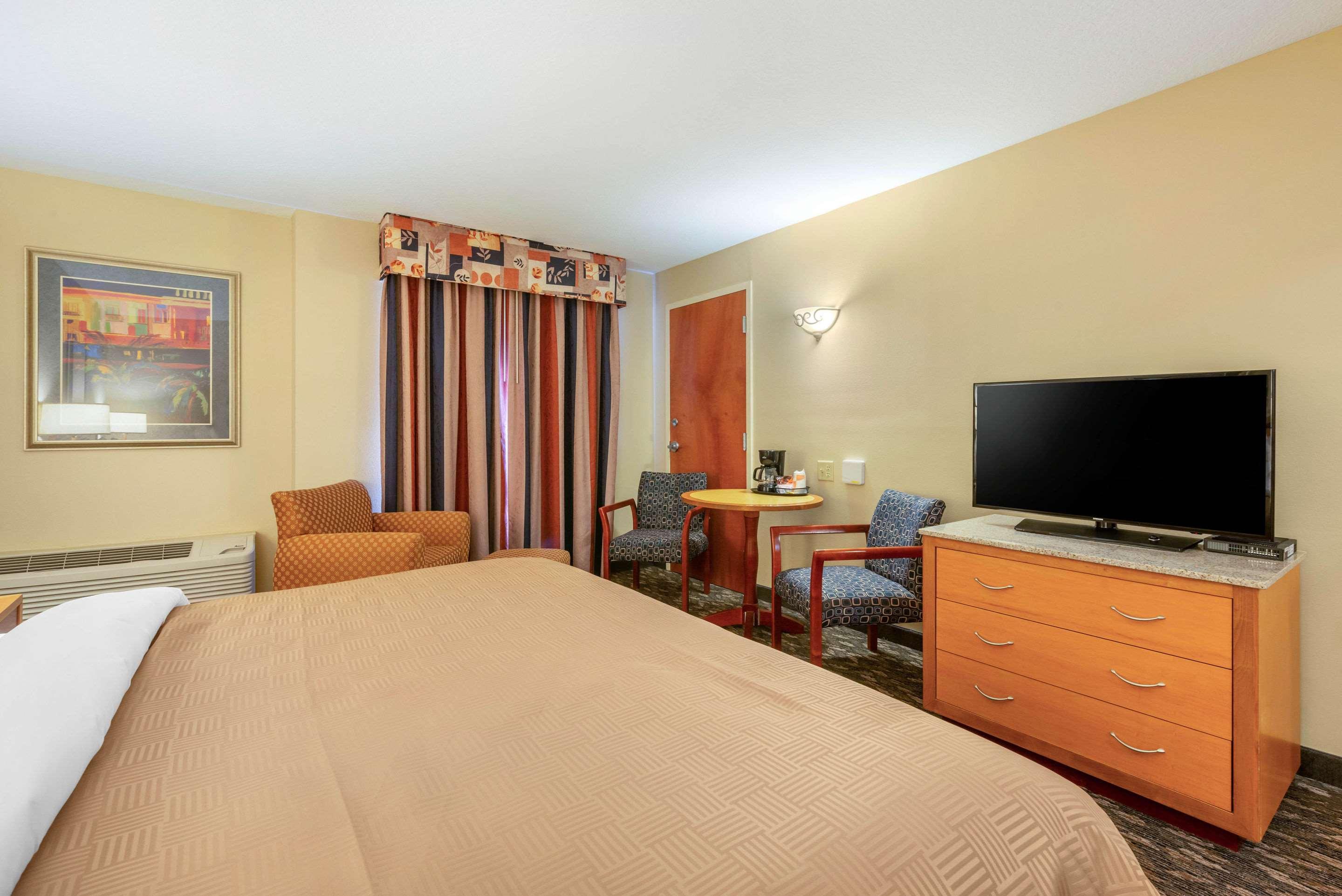 Double King Bed Non Smoking