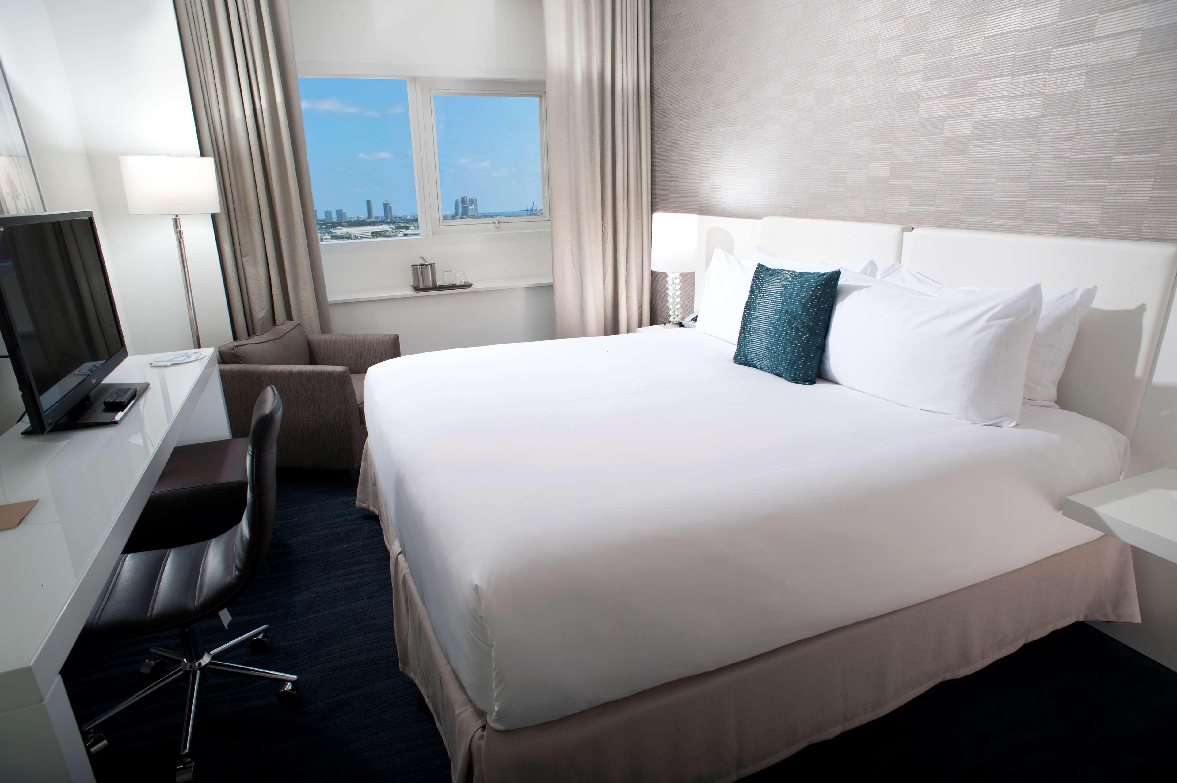 Room King Size Bed