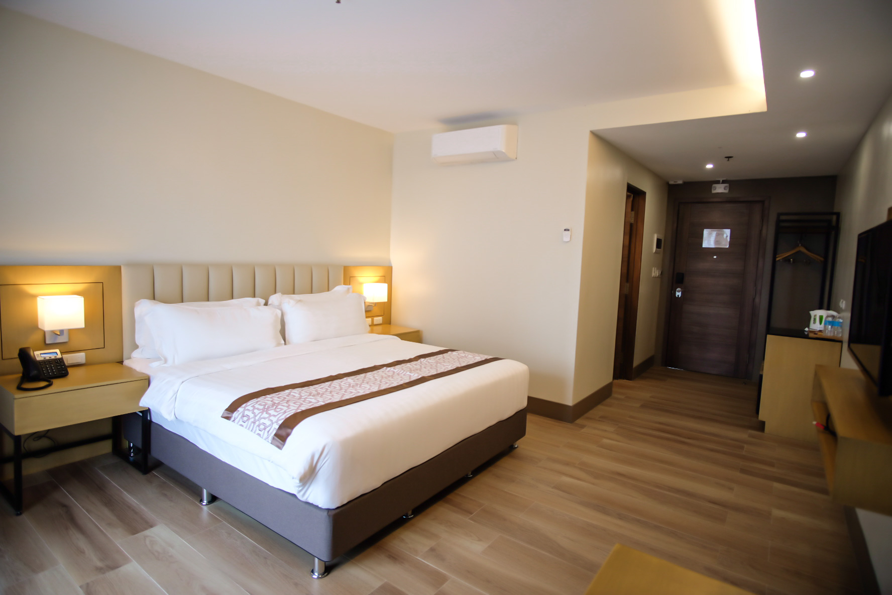 Double Deluxe King Bed