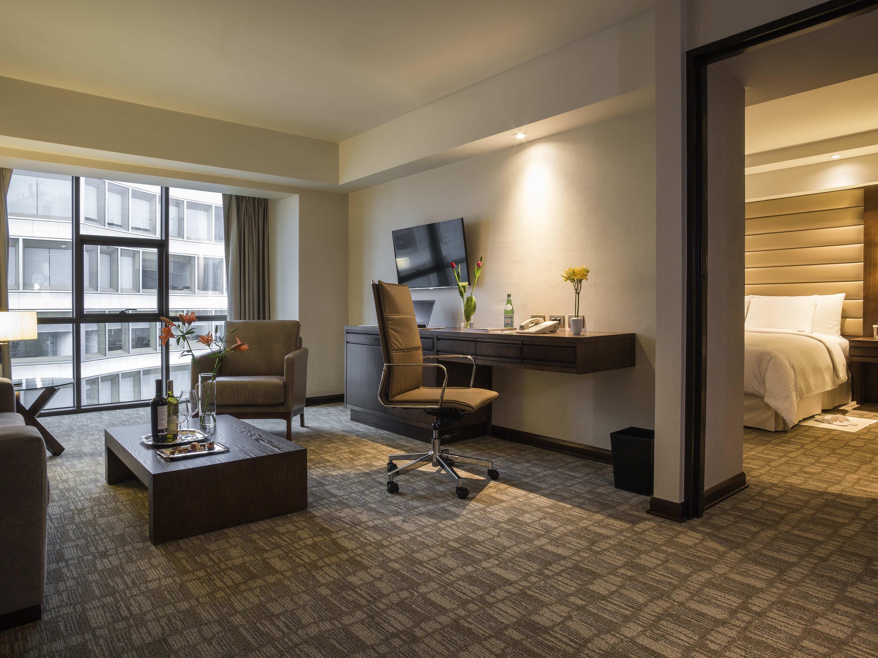 Suite Business King Bed