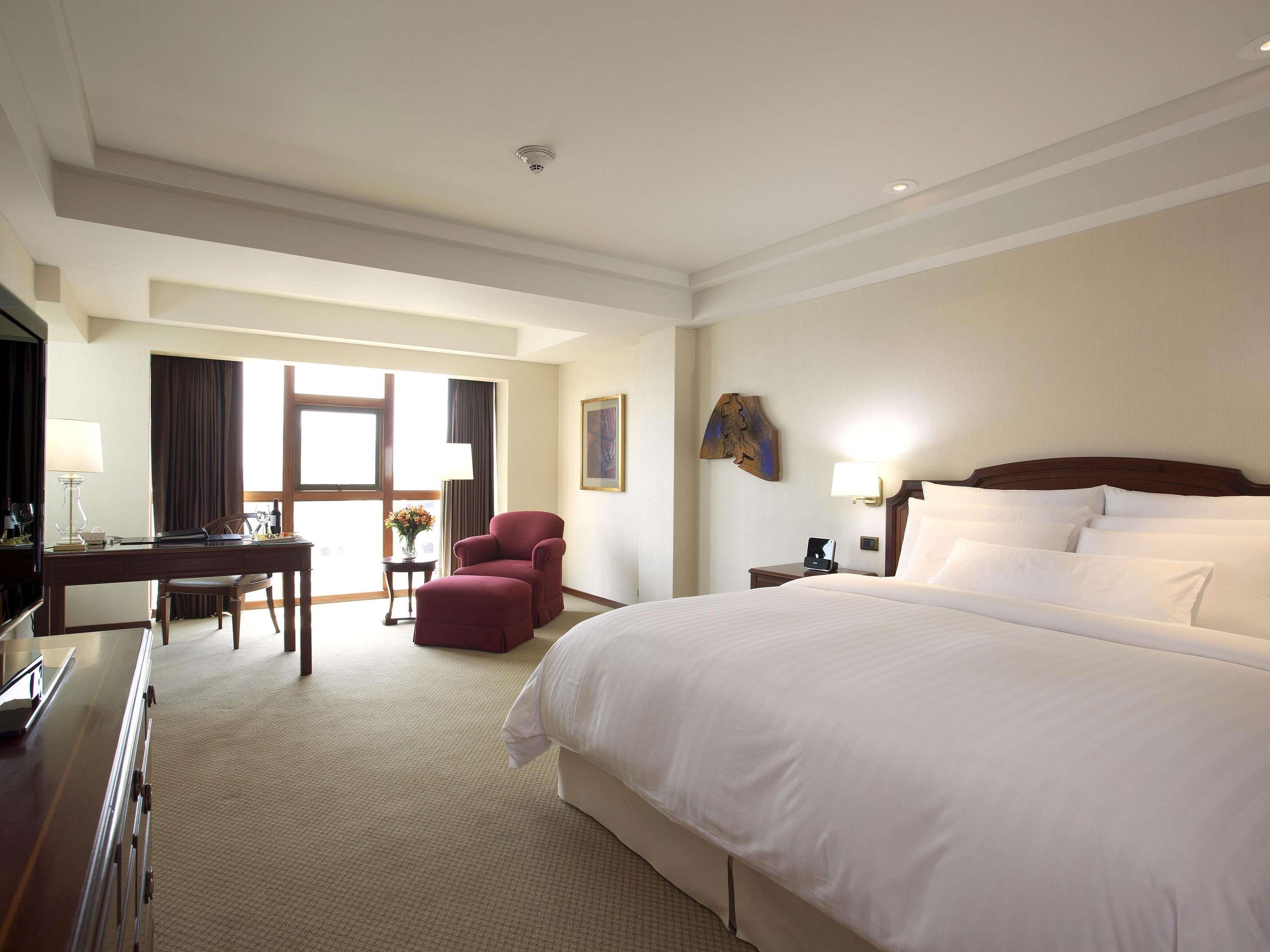 Double Executive King Bed