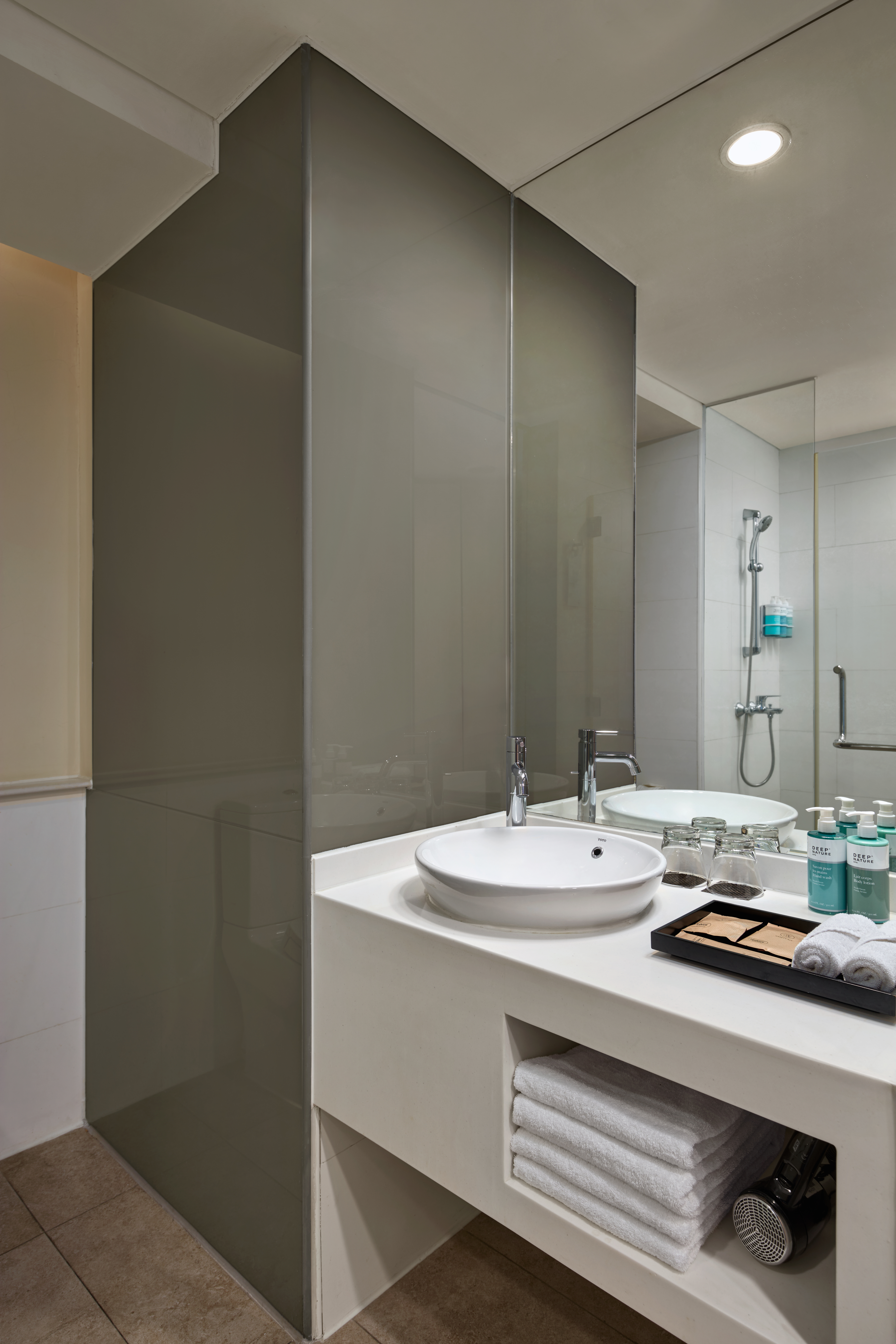 Studio King Size Bed