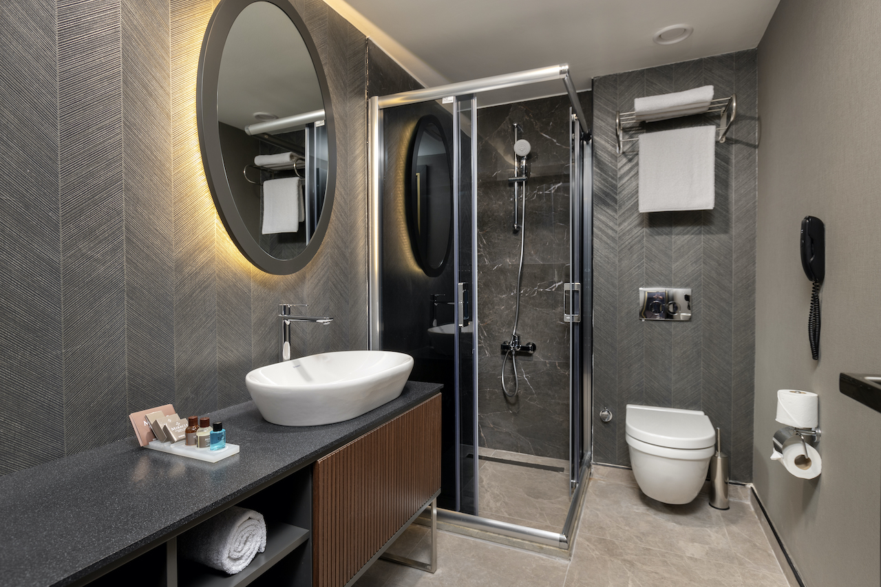 Double or Twin One Bed