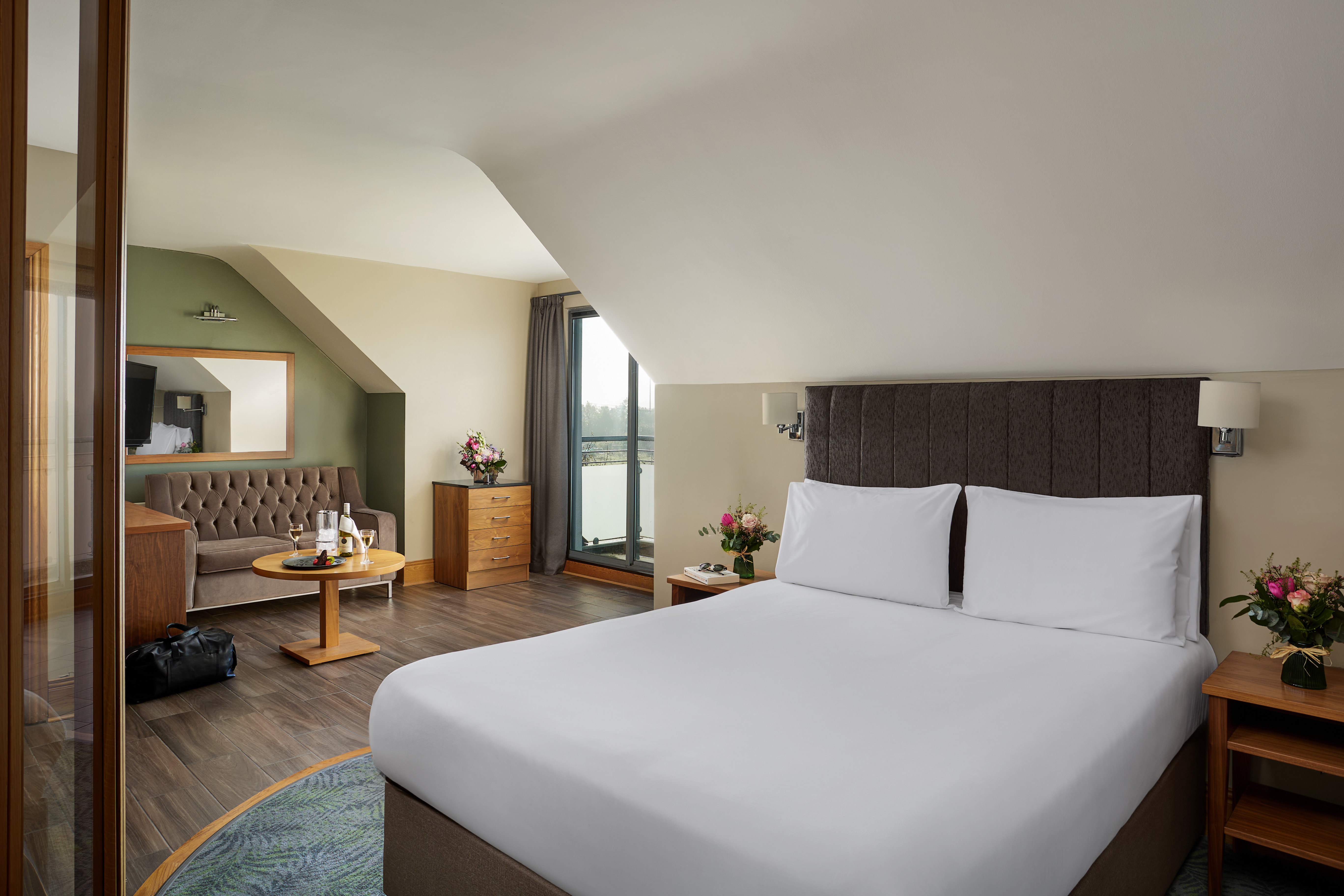 Junior Suite Queen Size Bed