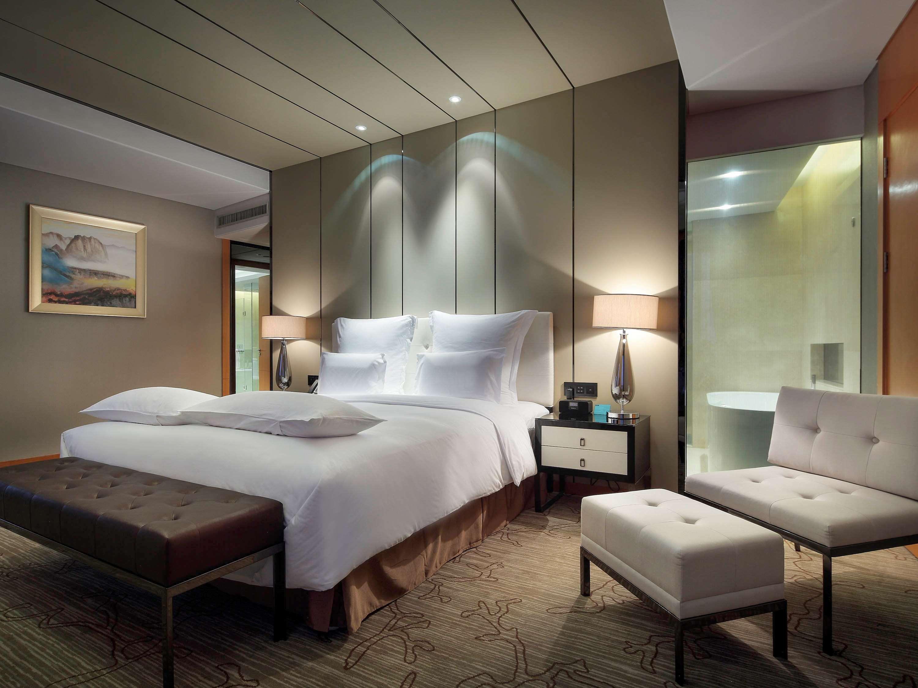 Double Deluxe King Bed