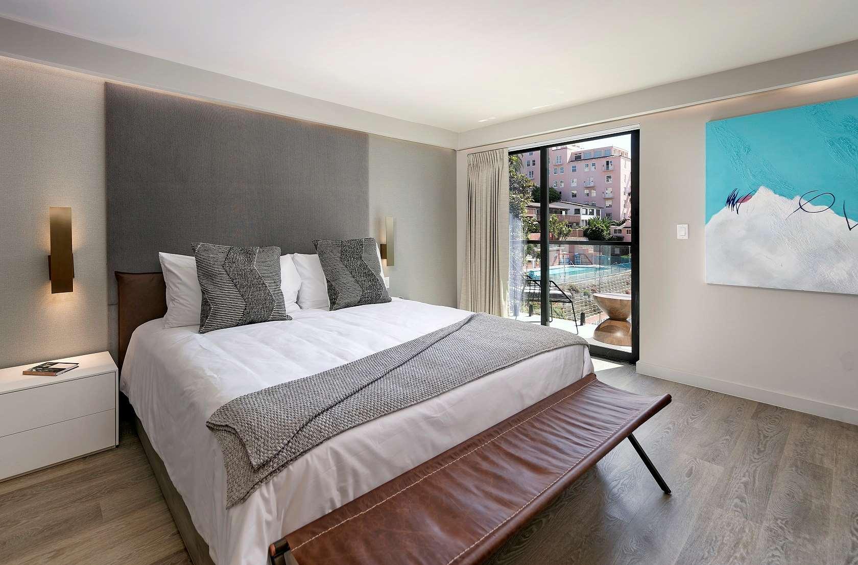 Studio Queen Size Bed