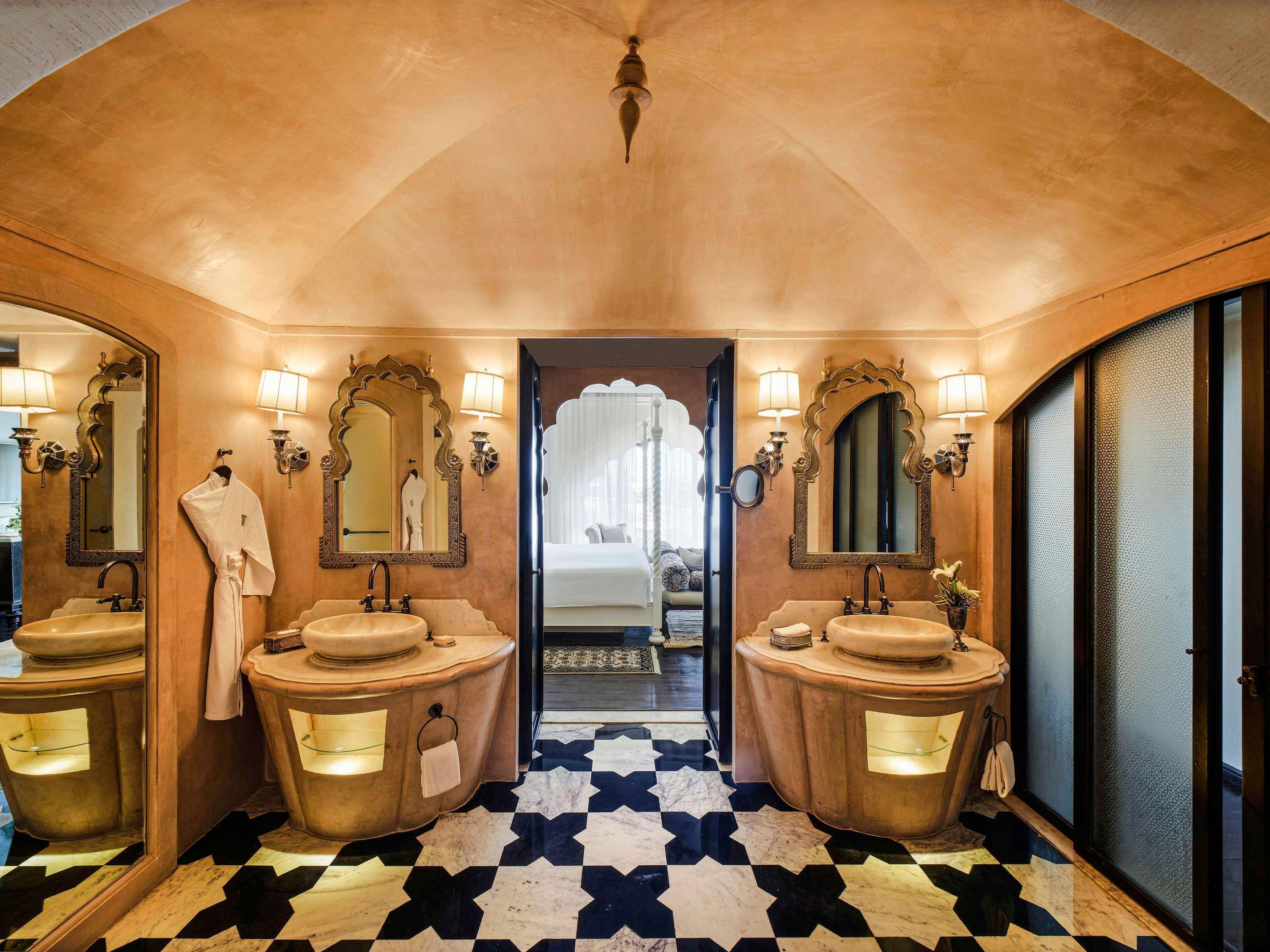 Double Deluxe Smoking