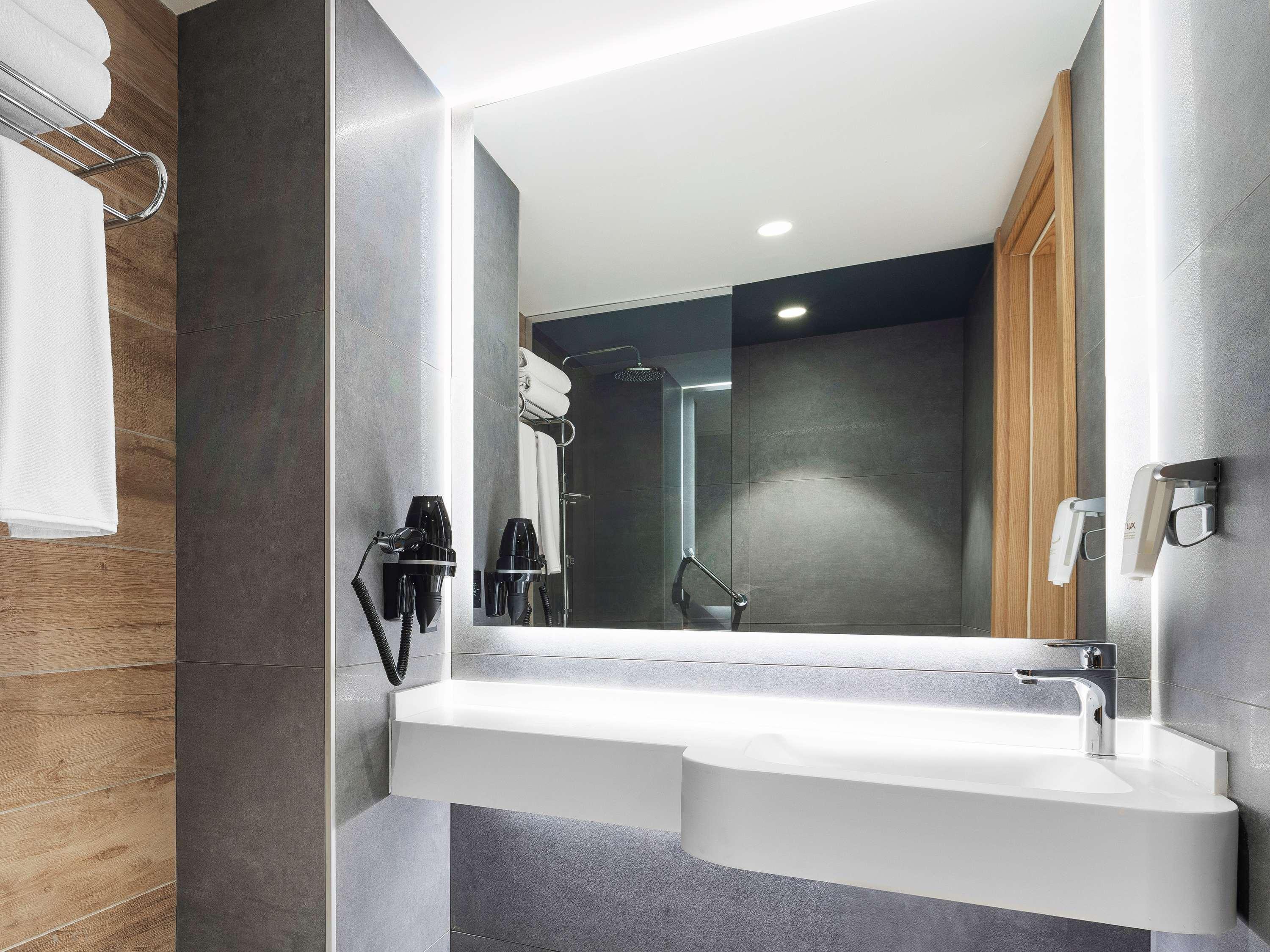 Twin Deluxe City View