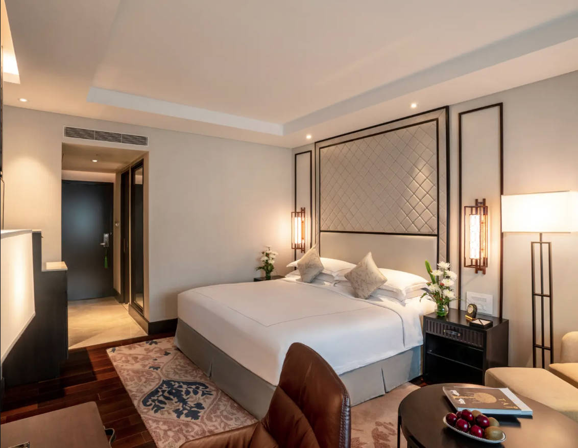 Double Club King Bed