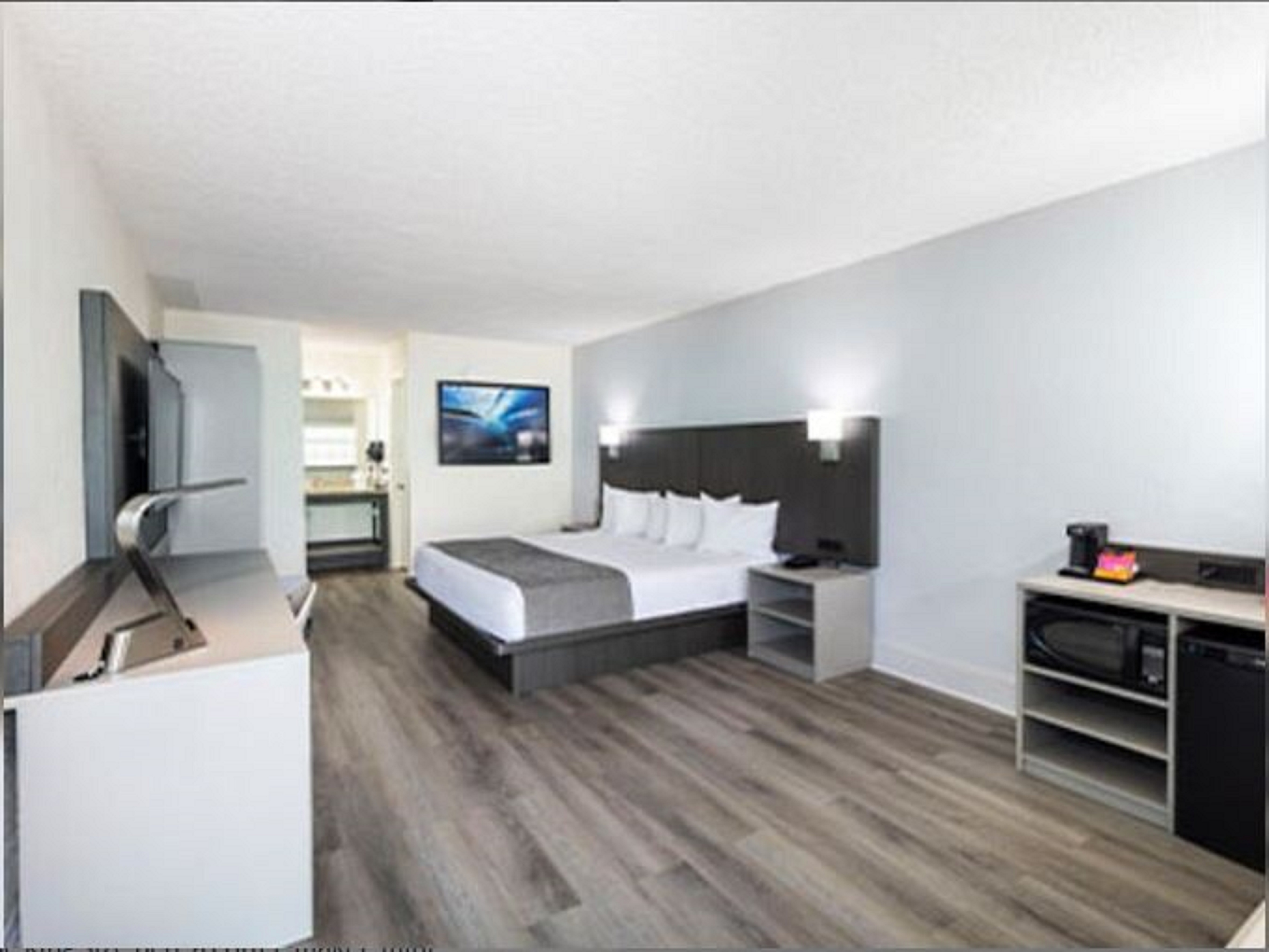 Double Deluxe King Bed