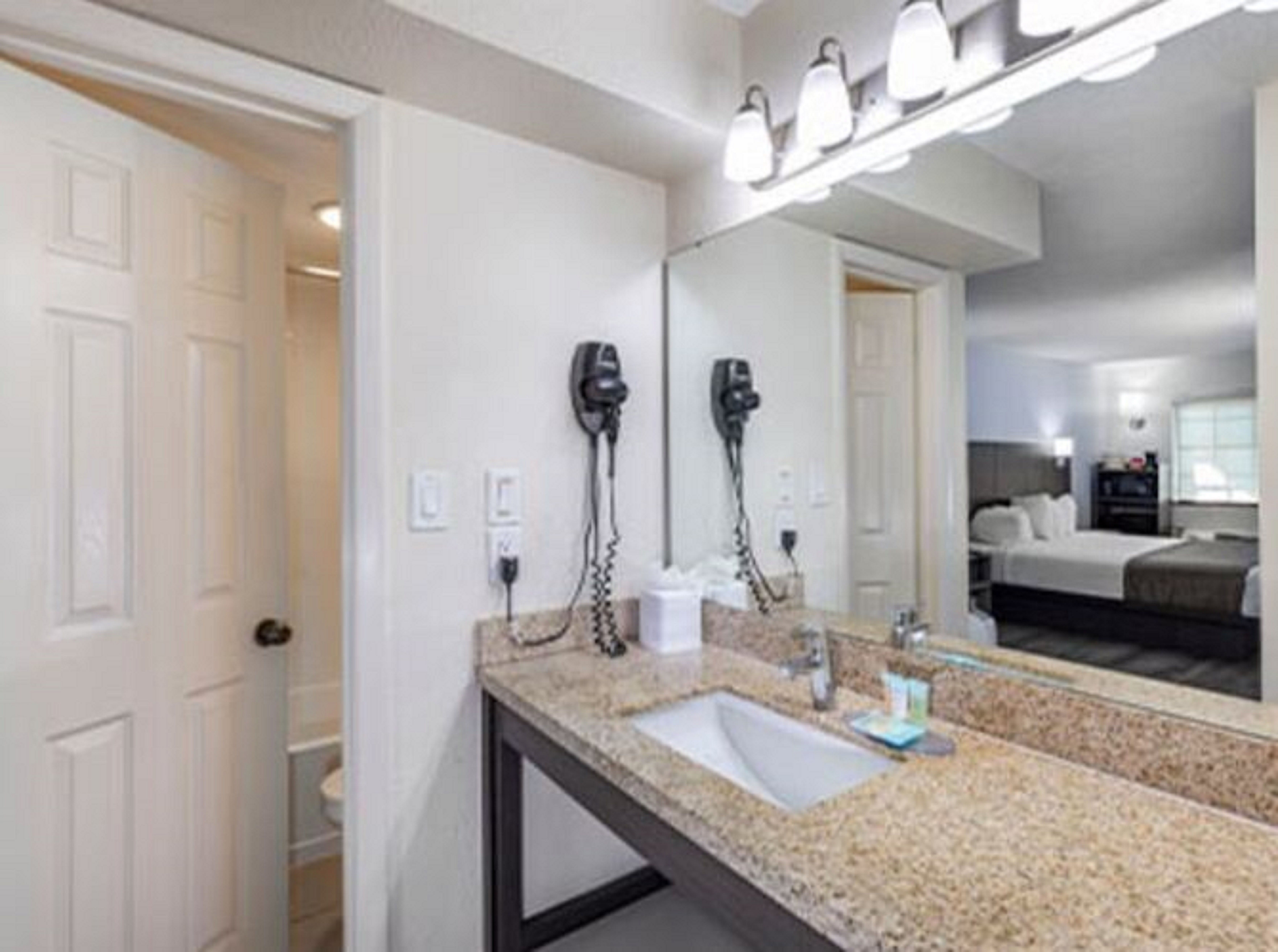 Double Deluxe King Bed