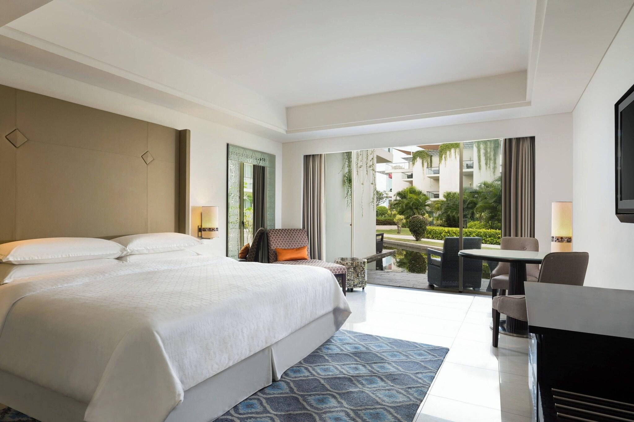 Double Garden View King Bed