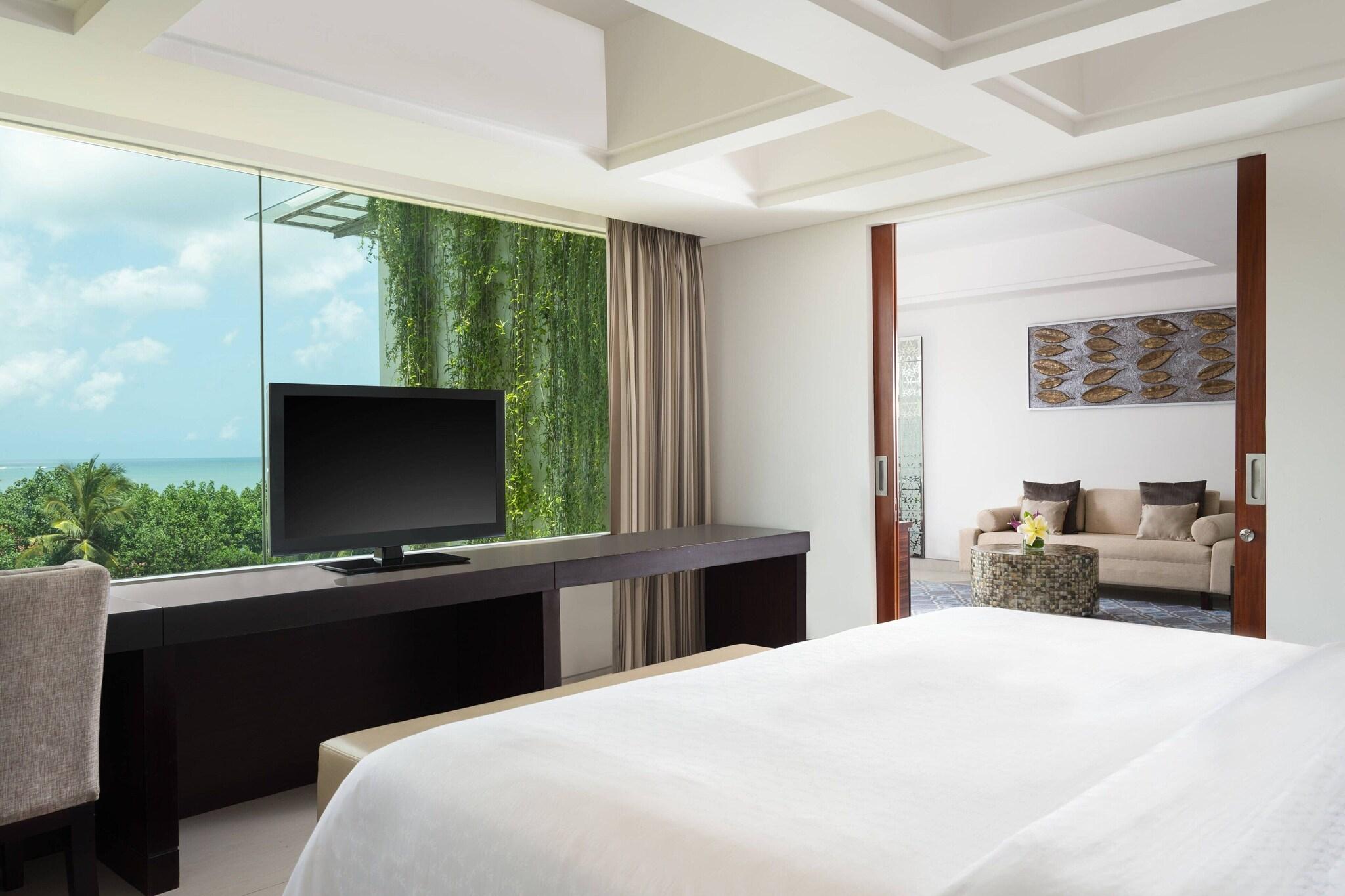 Junior Suite Ocean View King Bed