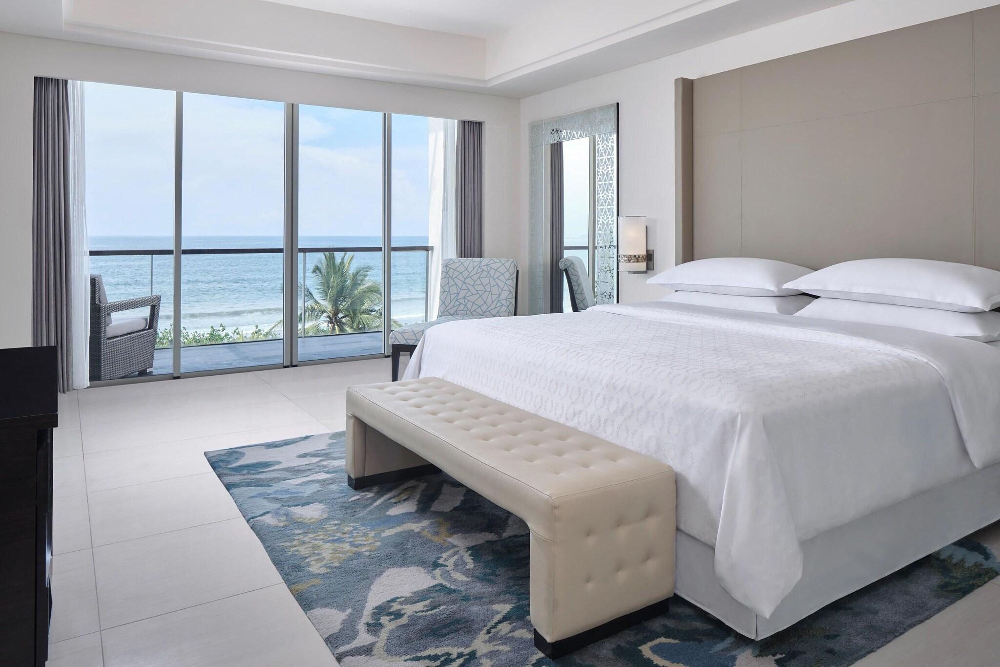 Suite Ocean Front King Bed