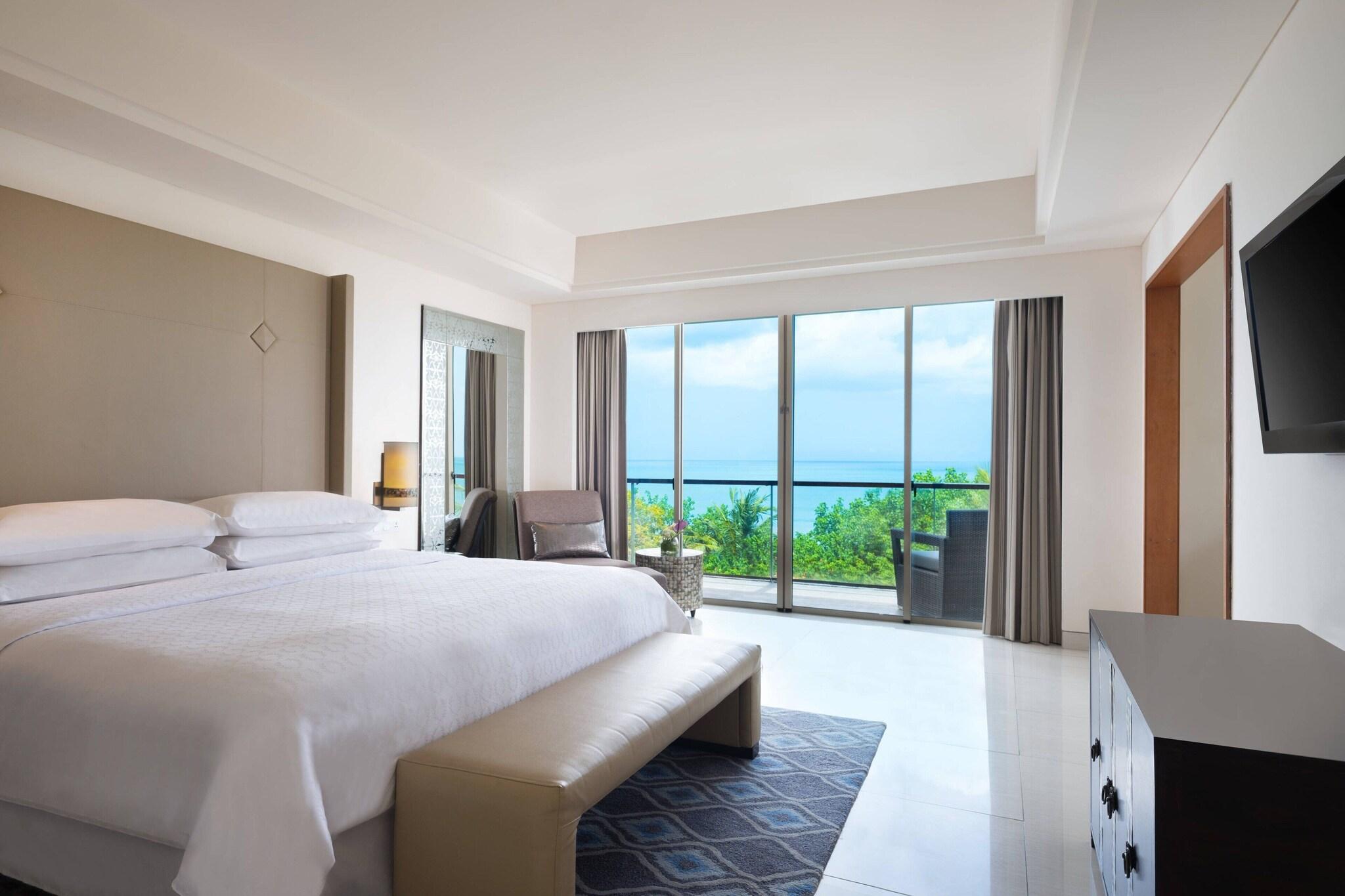 Suite Ocean Front King Bed