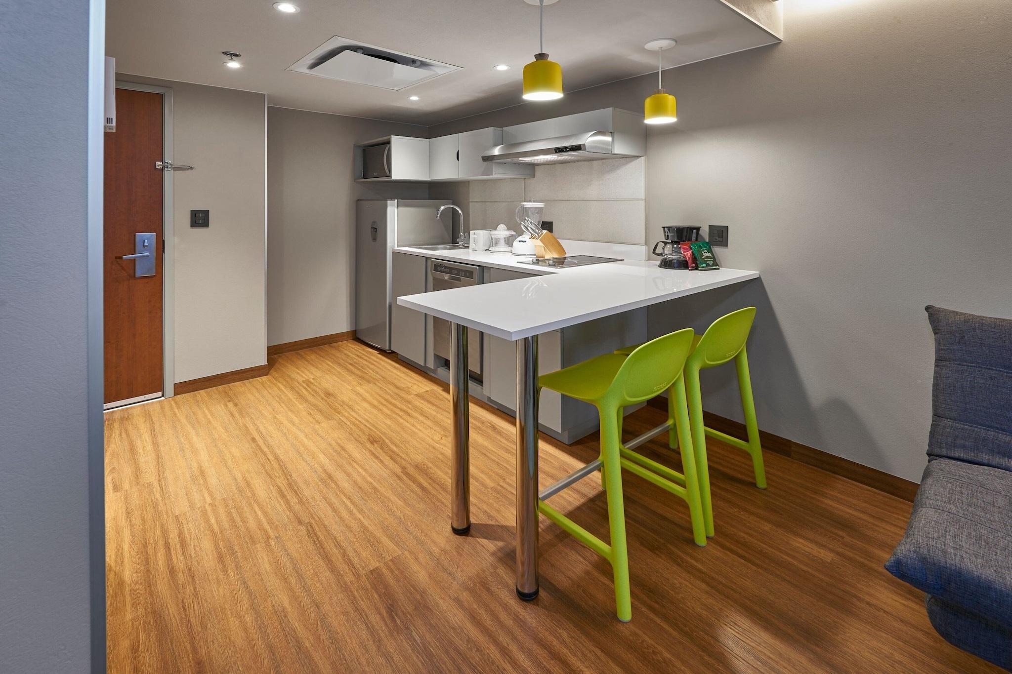 Suite Queen Size Bed