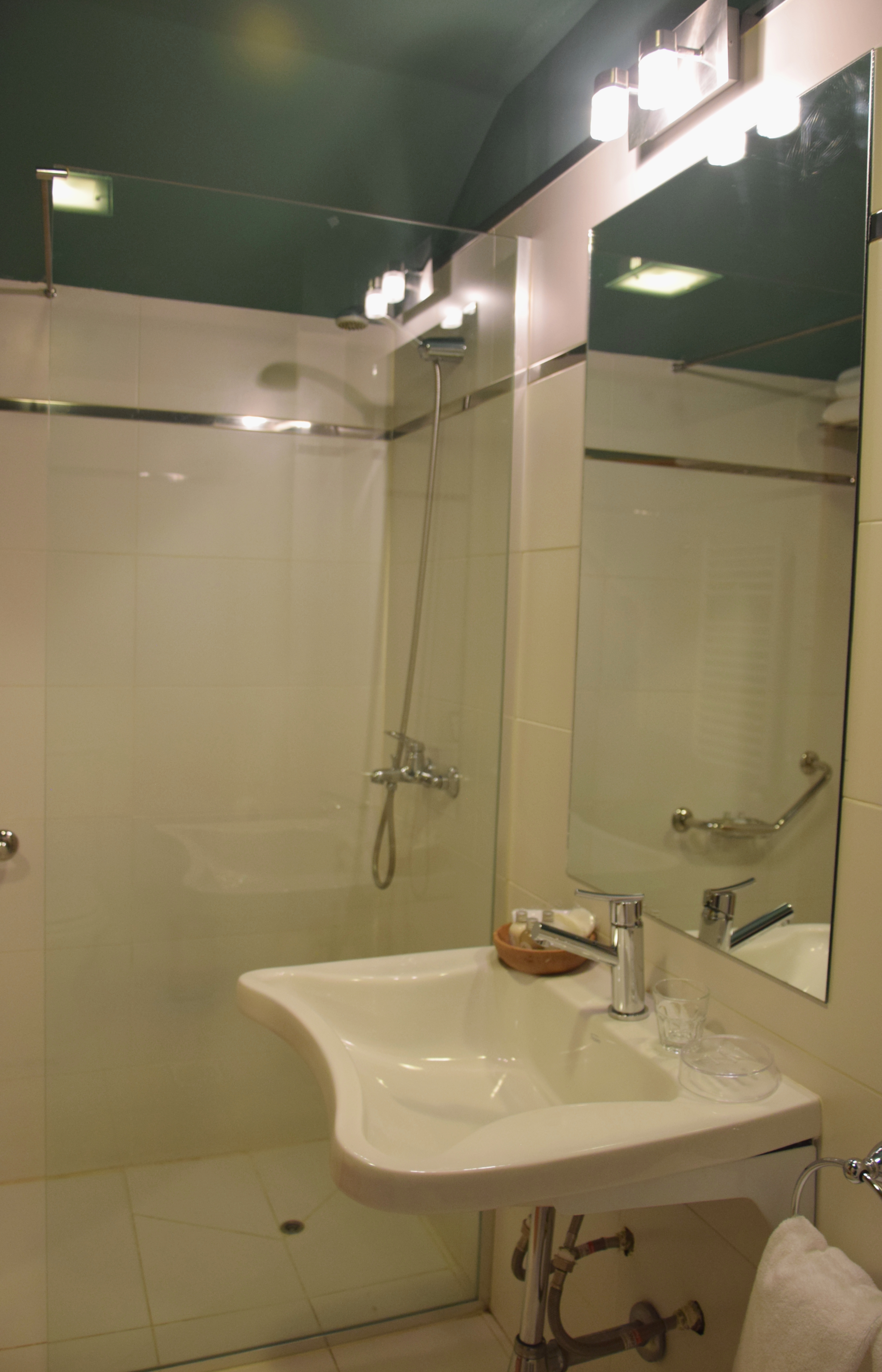 Double or Twin One Bed