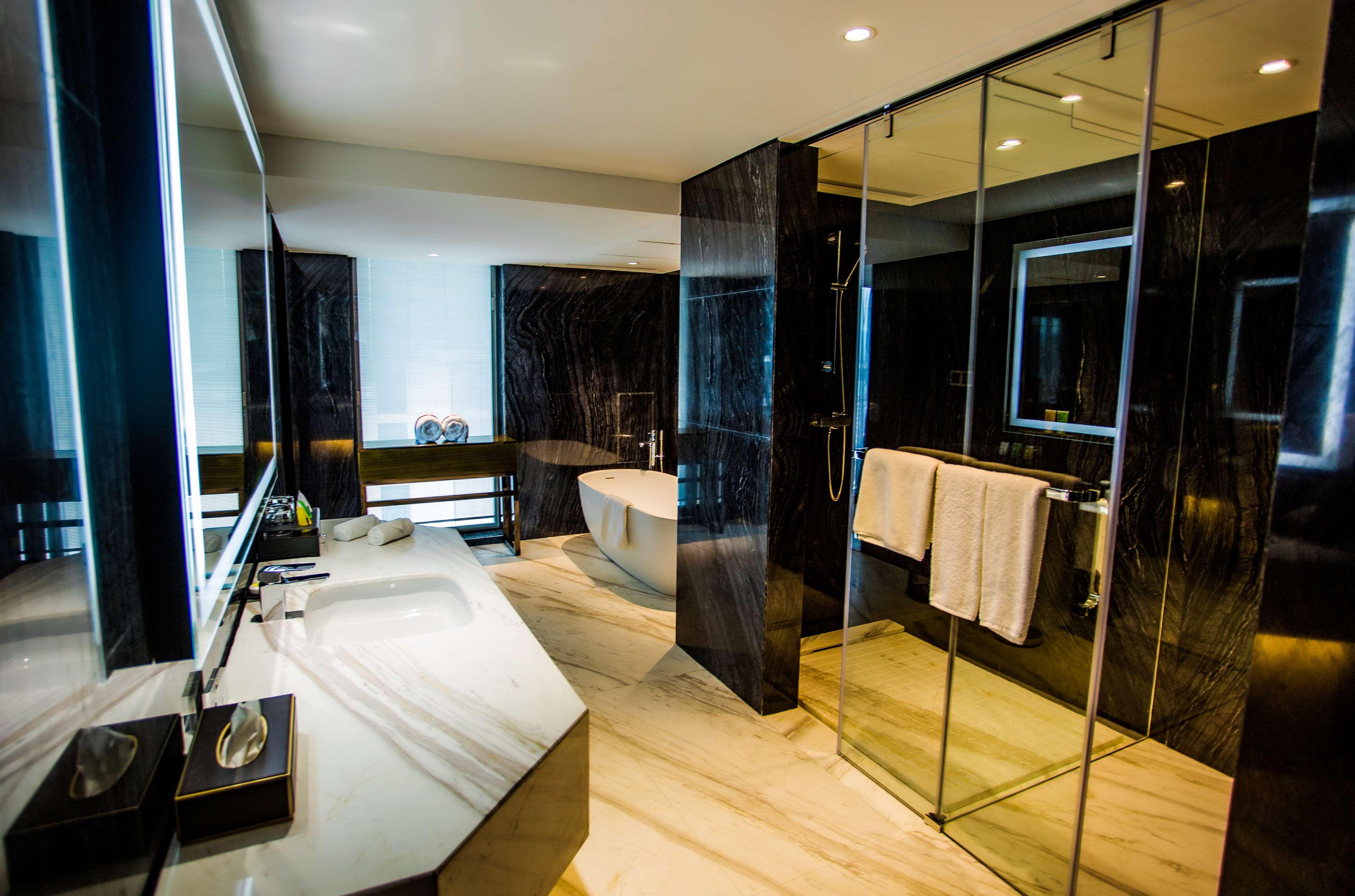 Double Deluxe King Bed