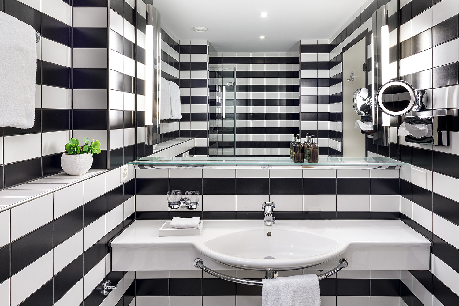 Double Classic Queen Bed