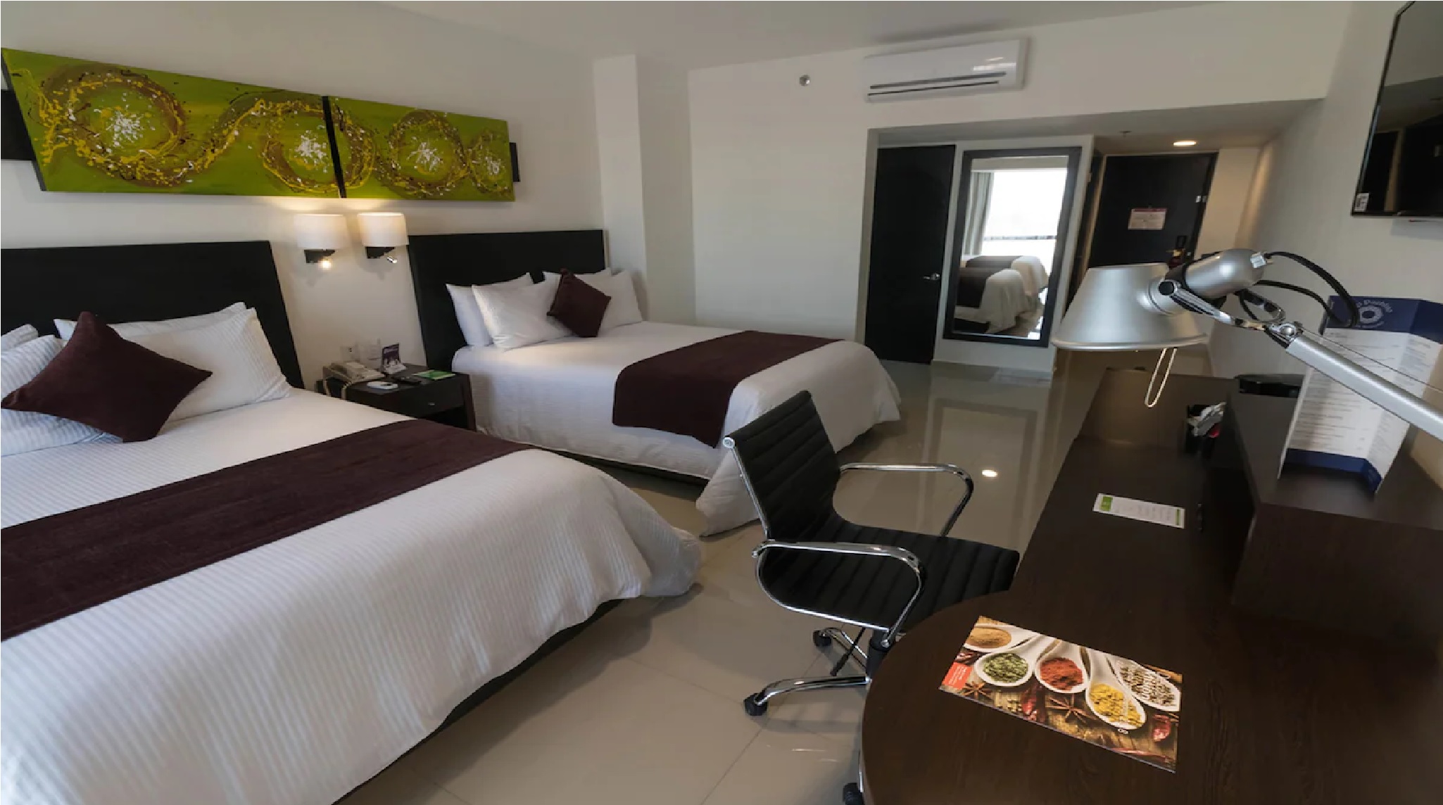 Room Deluxe Two Bedroom