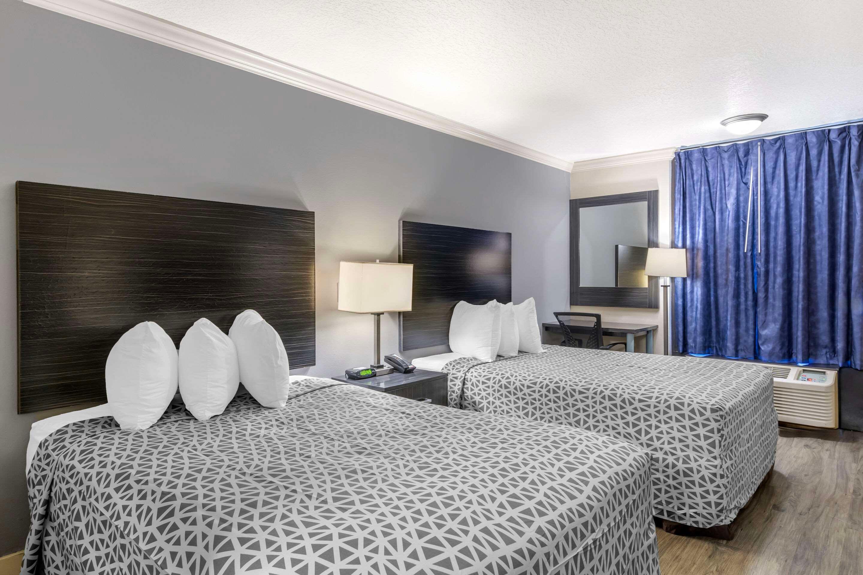 Quadruple Two Double Beds Non Smoking