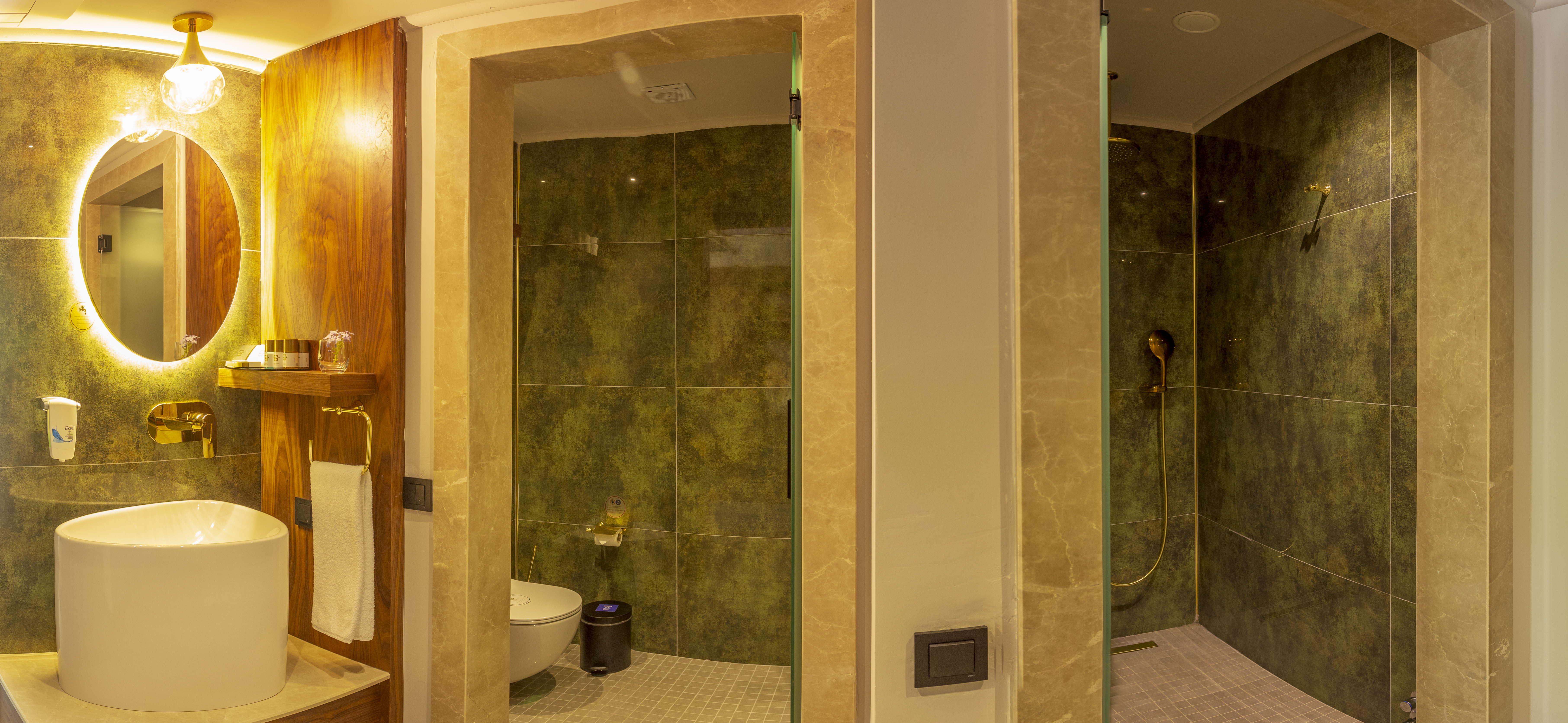 Family Room Pool View One Bedroom