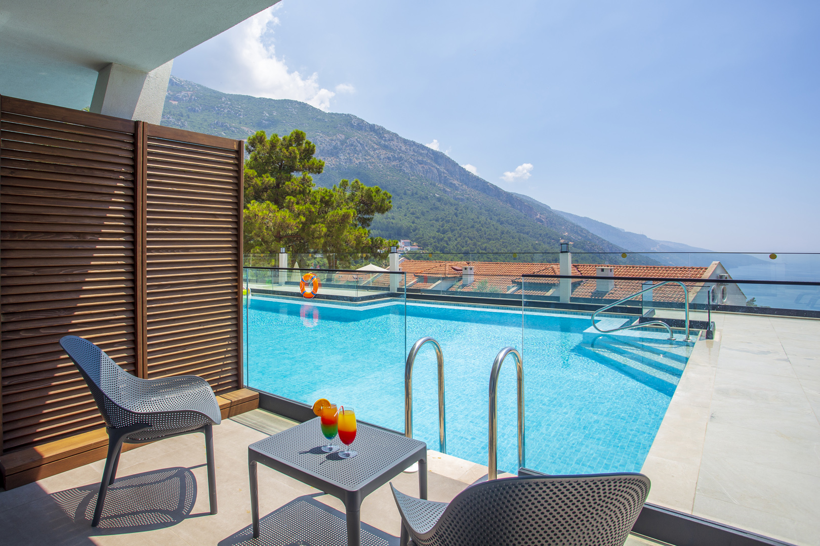 Family Room Pool View One Bedroom