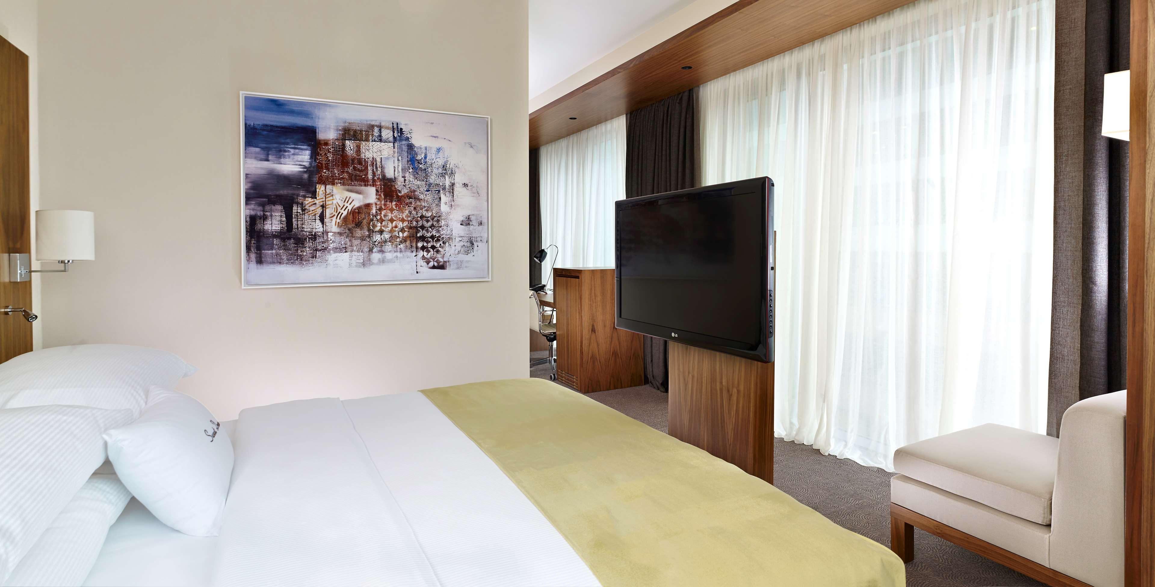 Double Deluxe King Bed