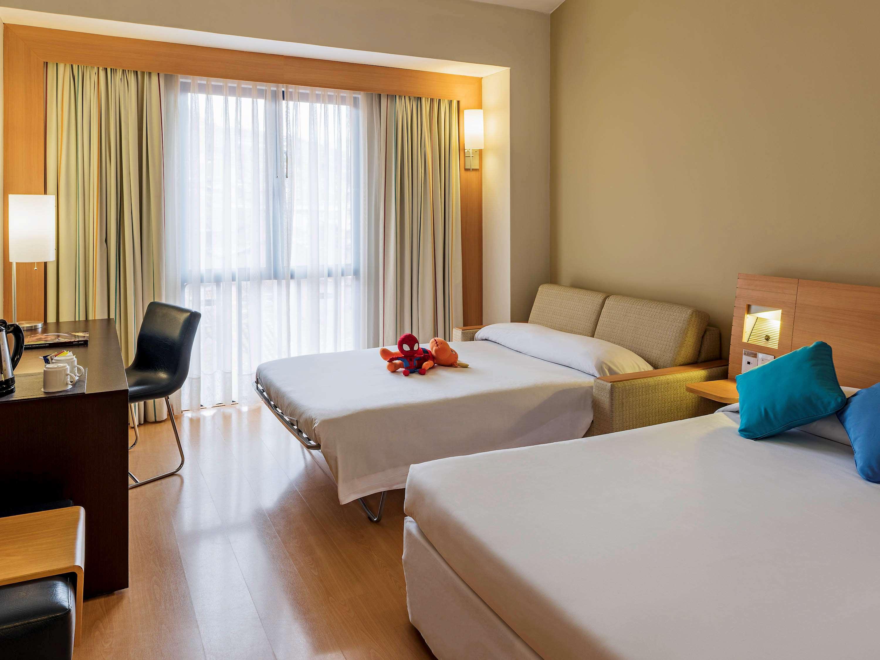 Double Queen Size Bed