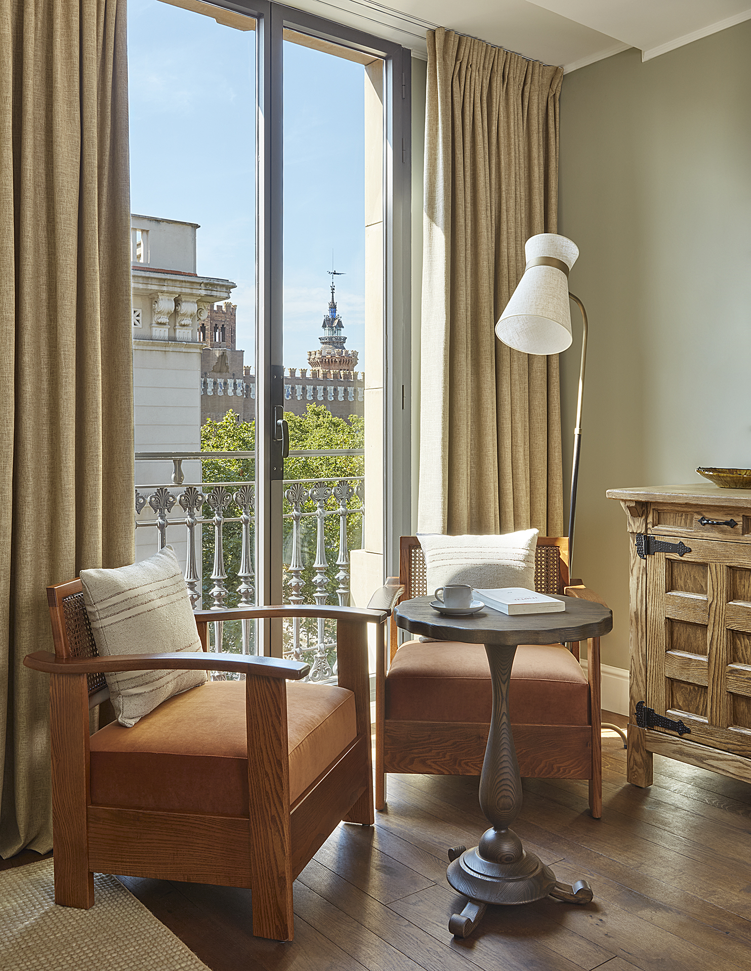 Double Deluxe City View King Bed